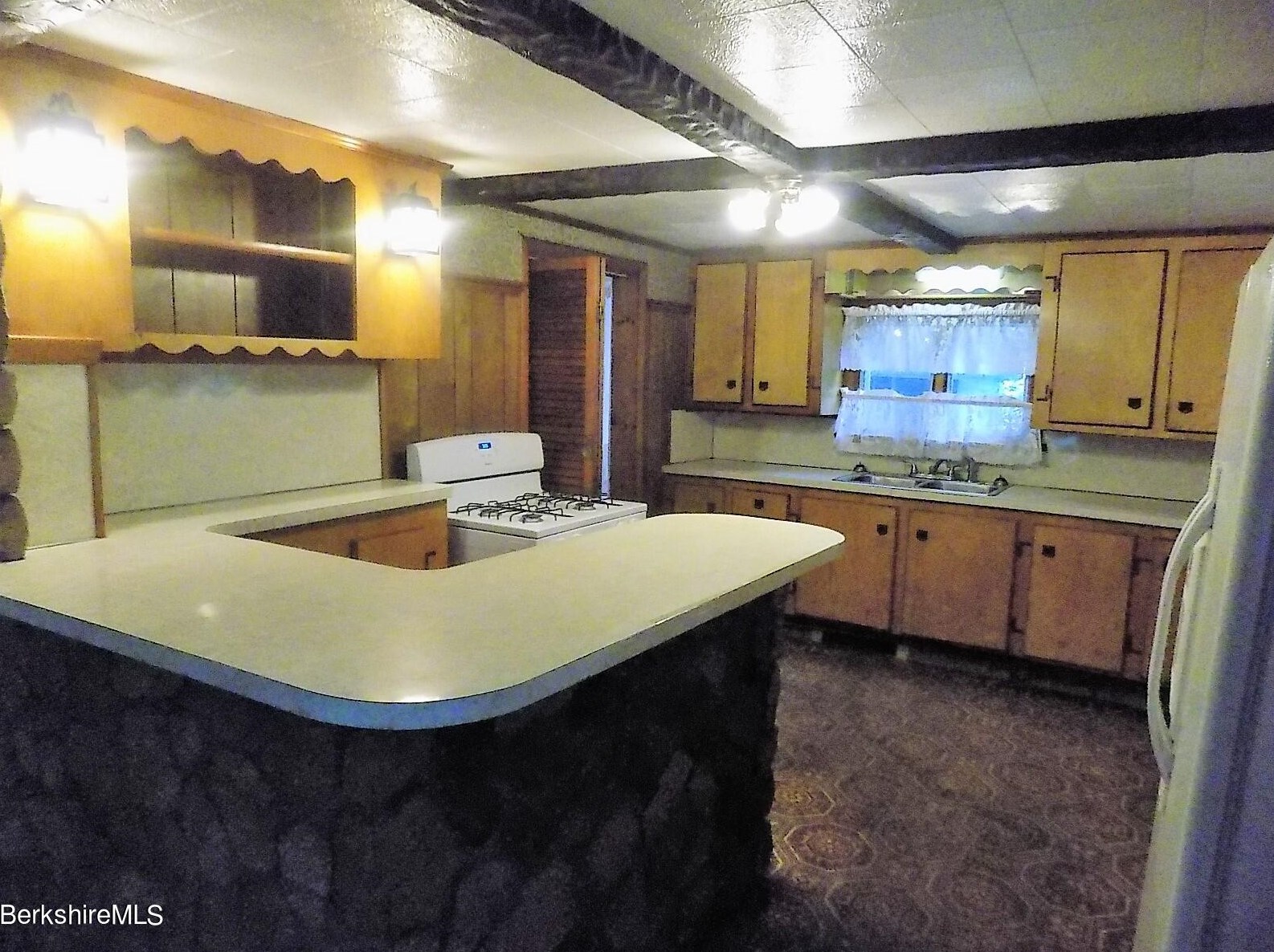 250 High St, Lee, MA 01238