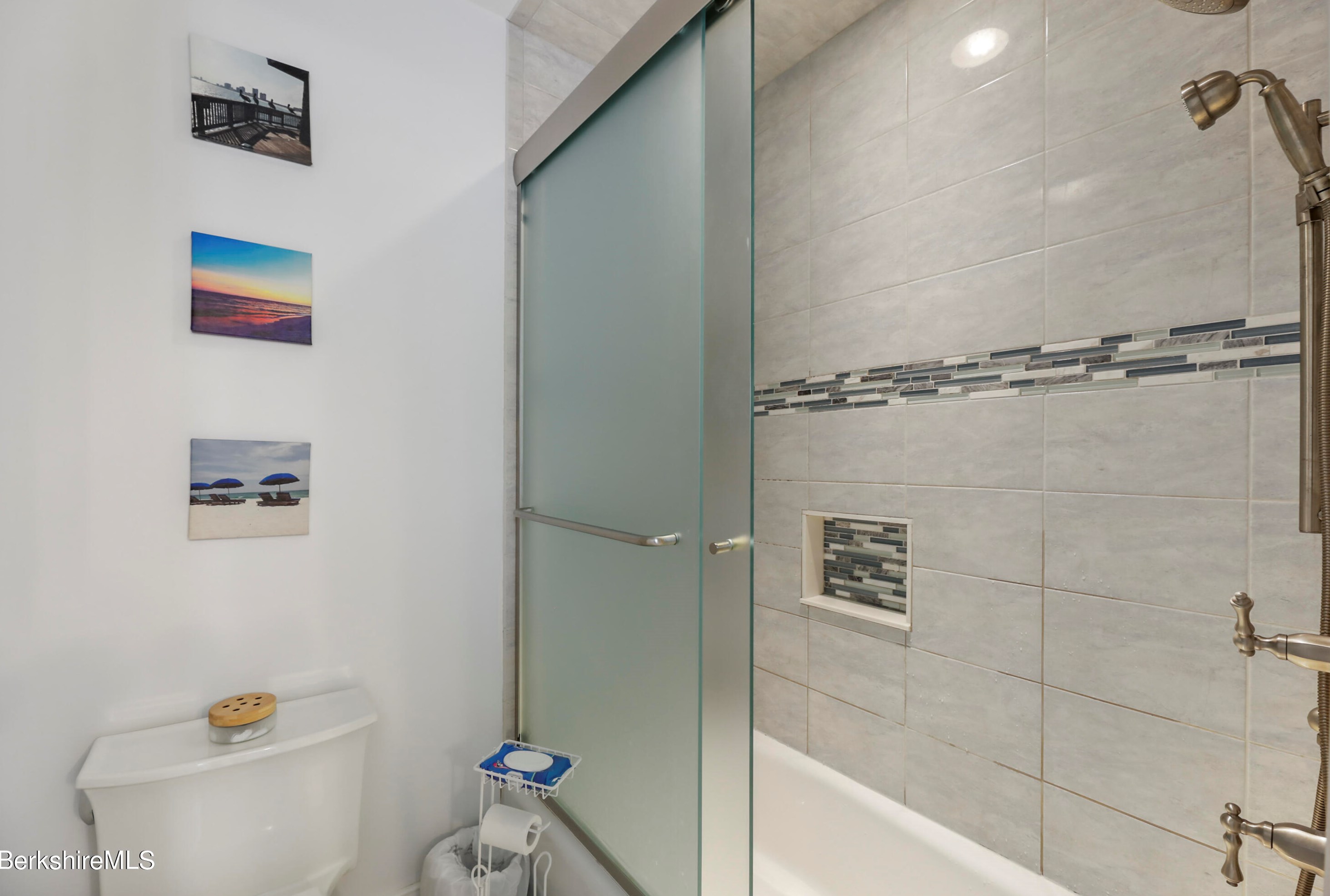 15 Filomena Dr, Pittsfield MA  01201-8438 exterior