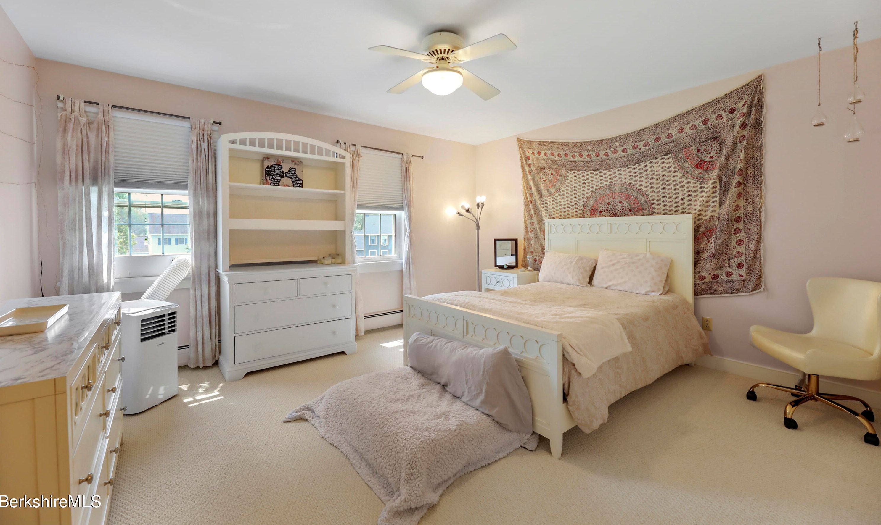 15 Filomena Dr, Pittsfield MA  01201-8438 exterior