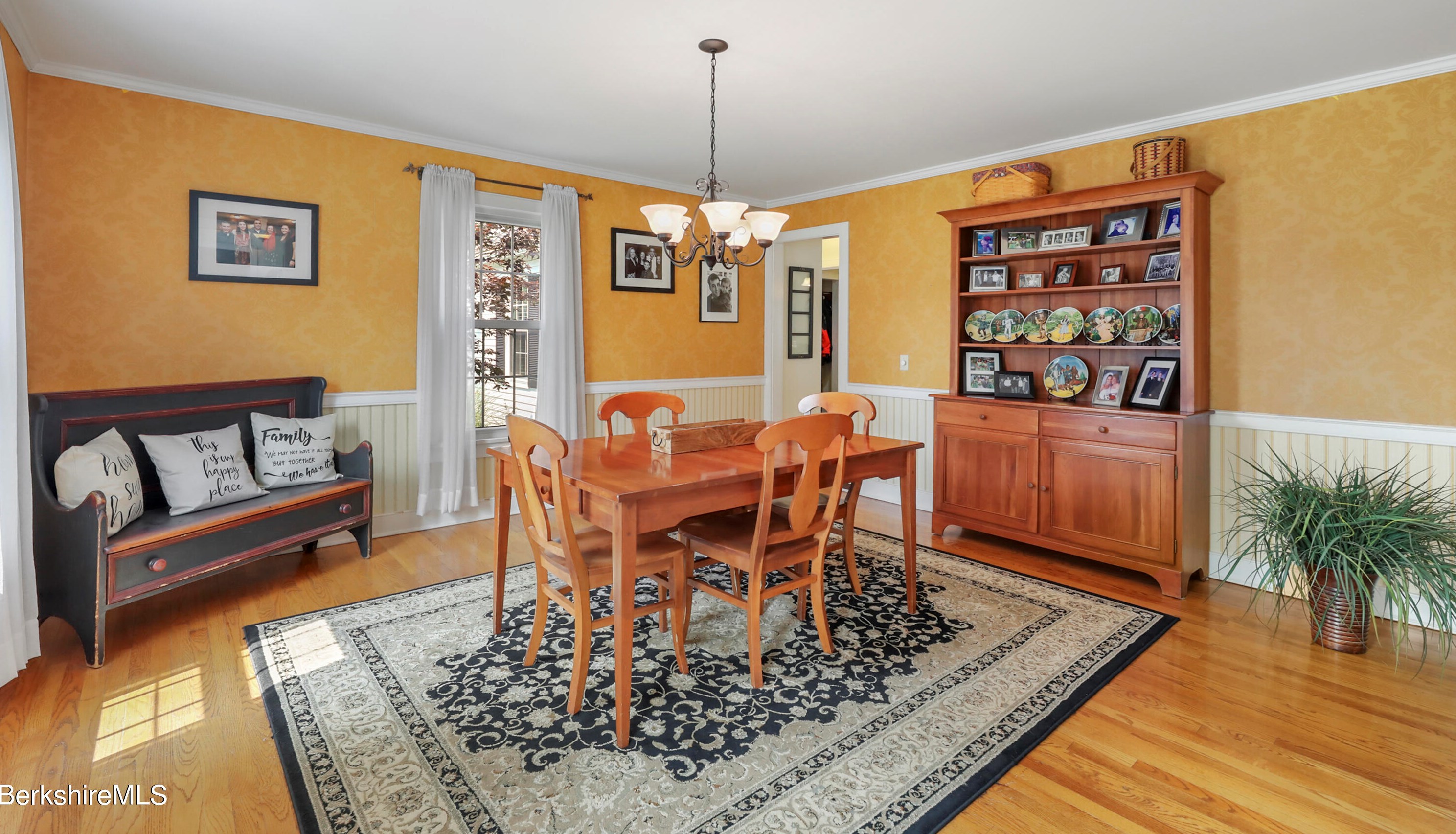 15 Filomena Dr, Pittsfield MA  01201-8438 exterior