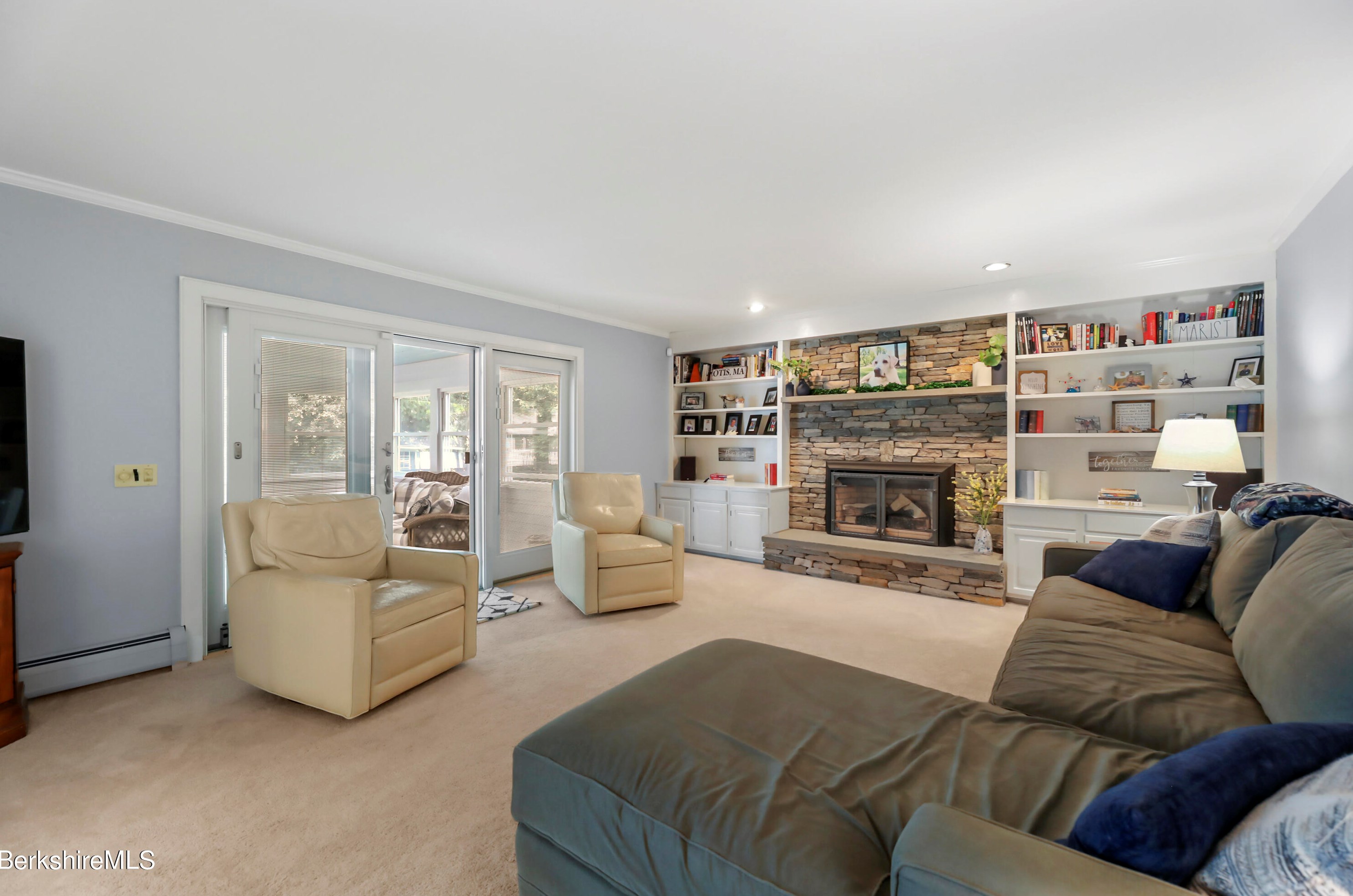 15 Filomena Dr, Pittsfield MA  01201-8438 exterior