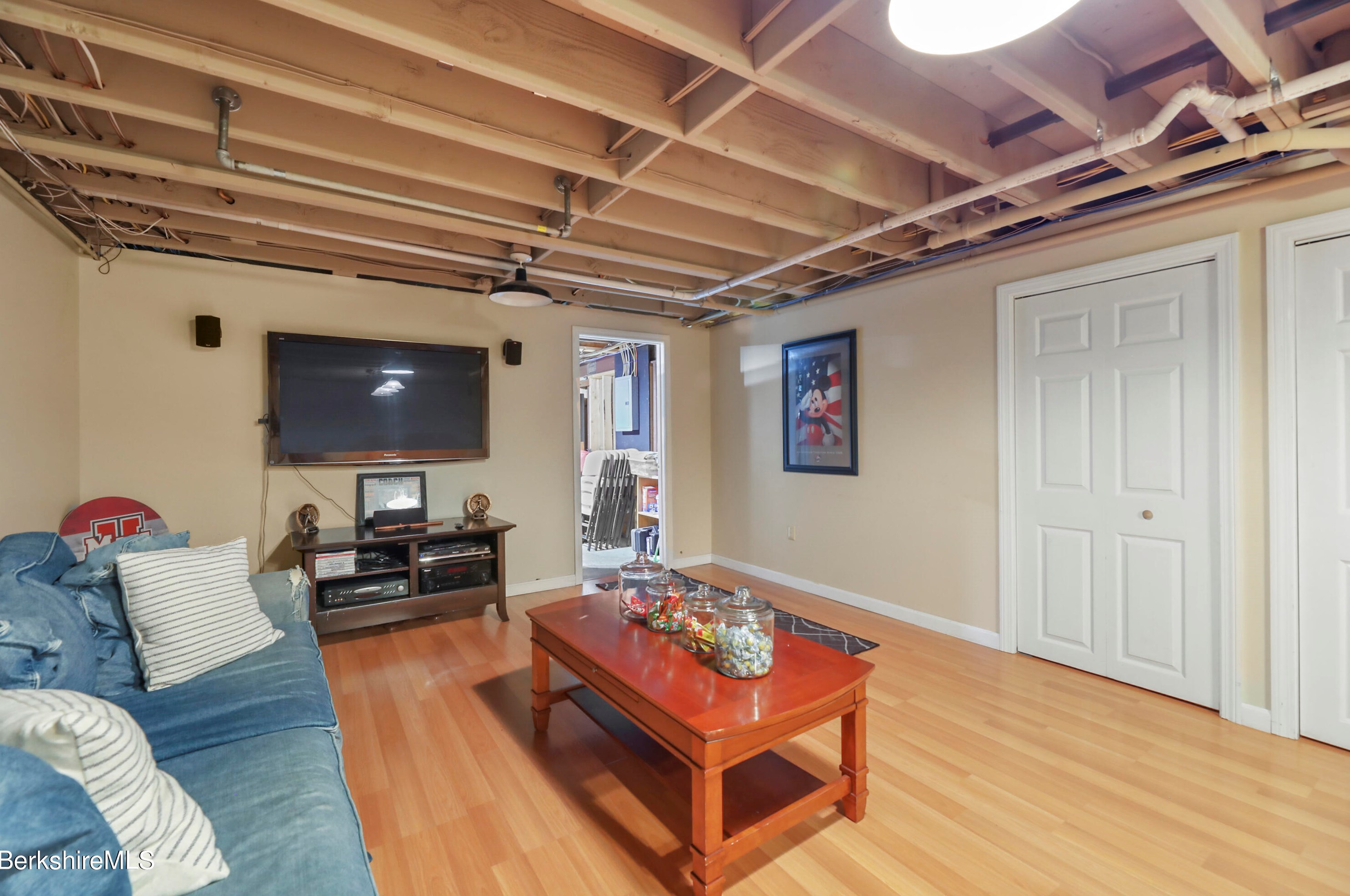 15 Filomena Dr, Pittsfield MA  01201-8438 exterior