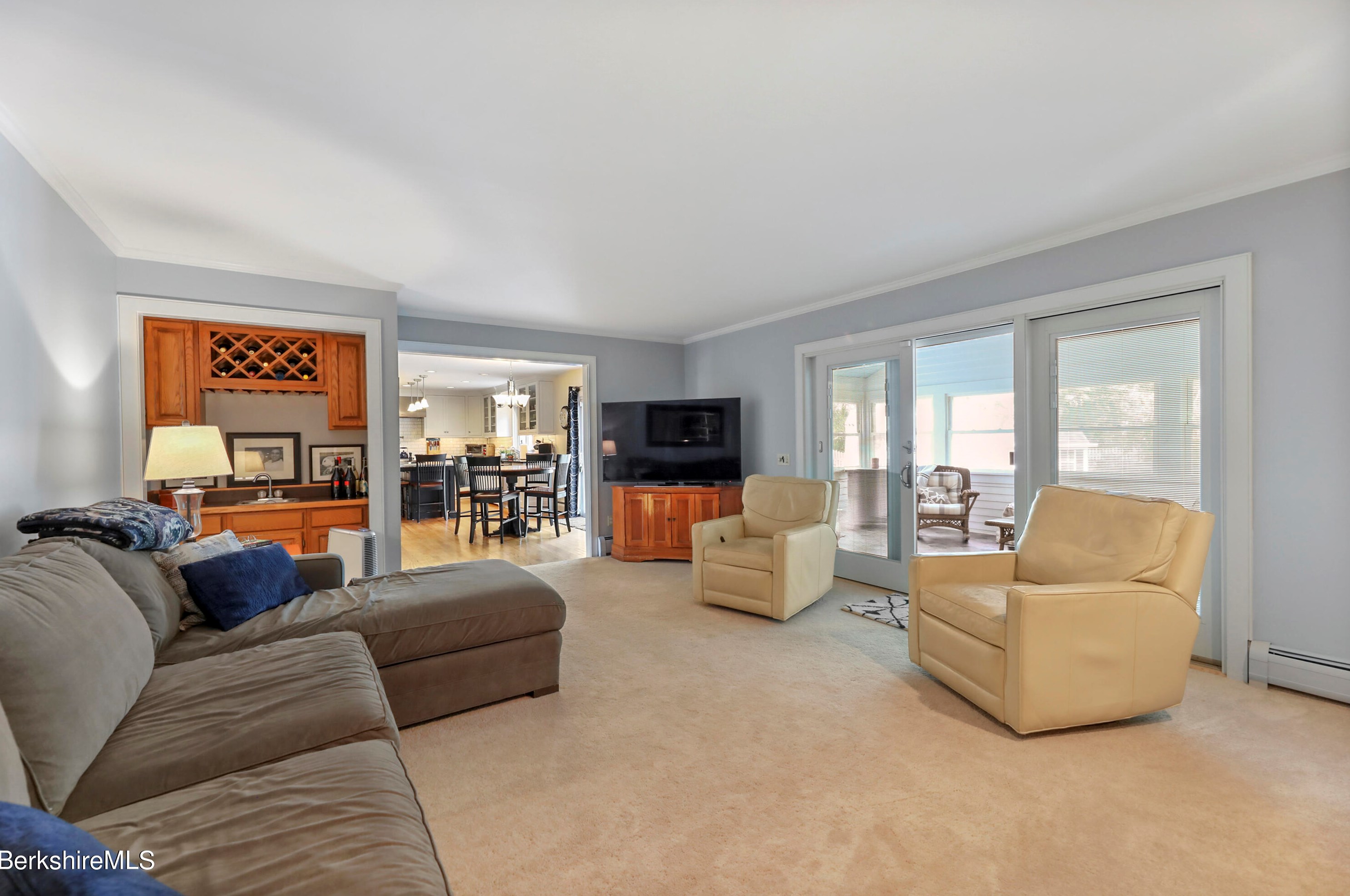 15 Filomena Dr, Pittsfield MA  01201-8438 exterior