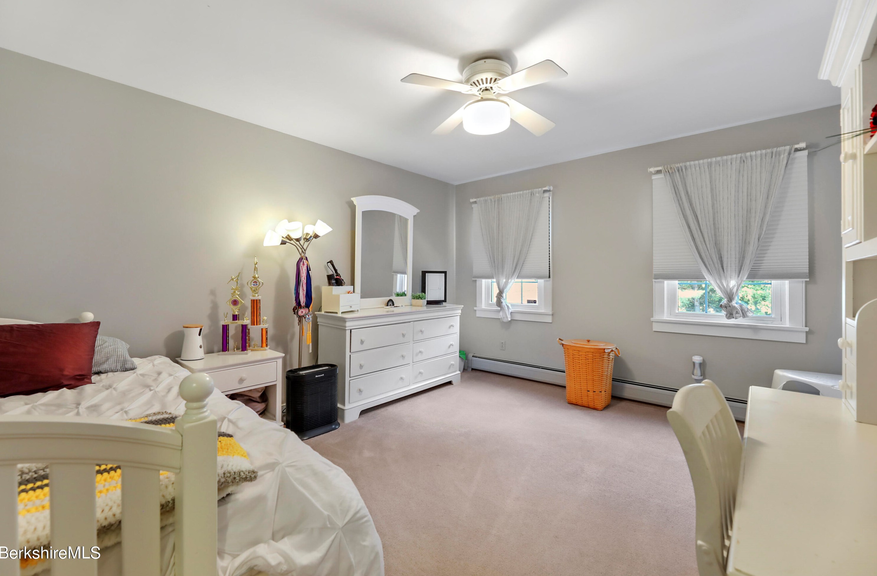 15 Filomena Dr, Pittsfield MA  01201-8438 exterior