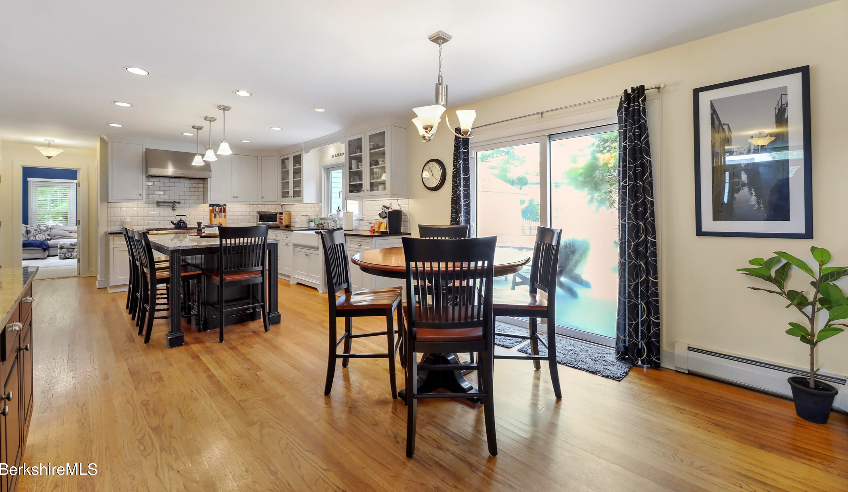 15 Filomena Dr, Pittsfield MA  01201-8438 exterior