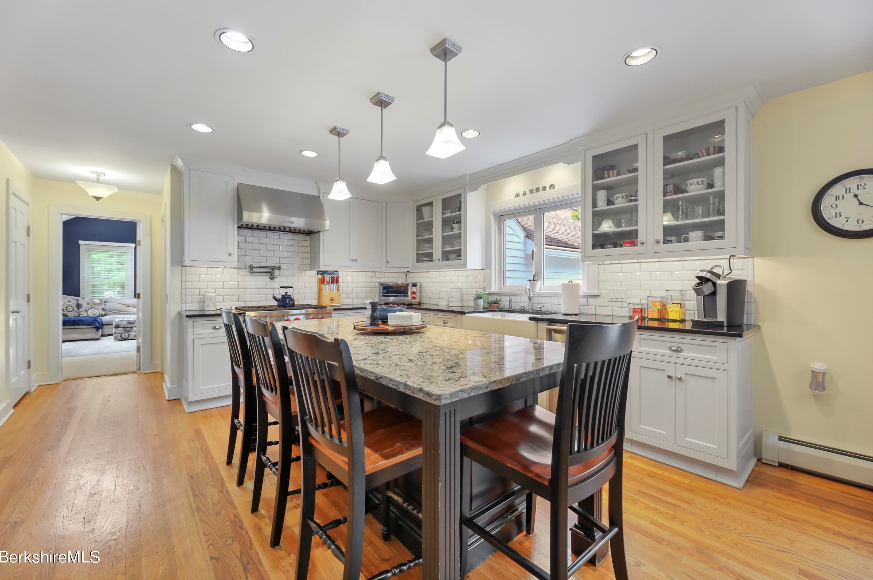 15 Filomena Dr, Pittsfield MA  01201-8438 exterior