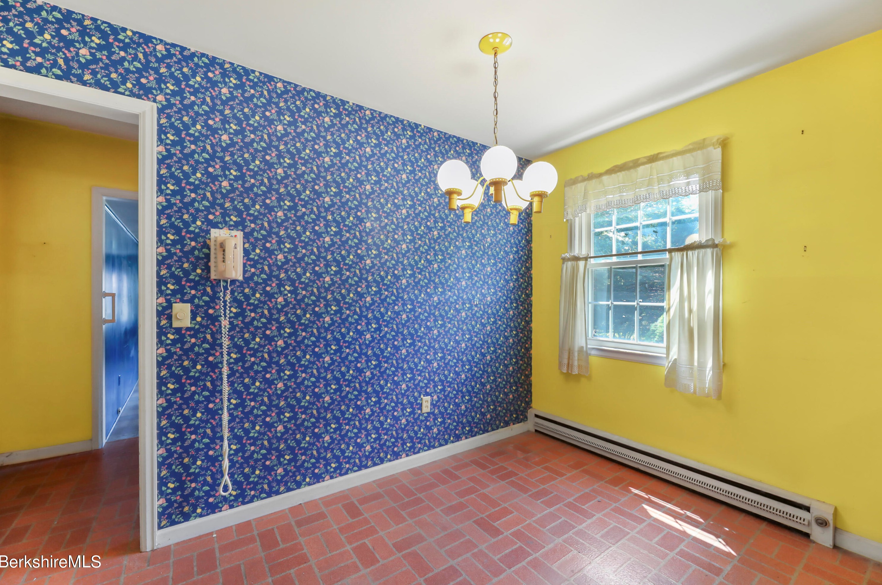 90 Dawes Ave, Pittsfield MA 01201-7322 exterior