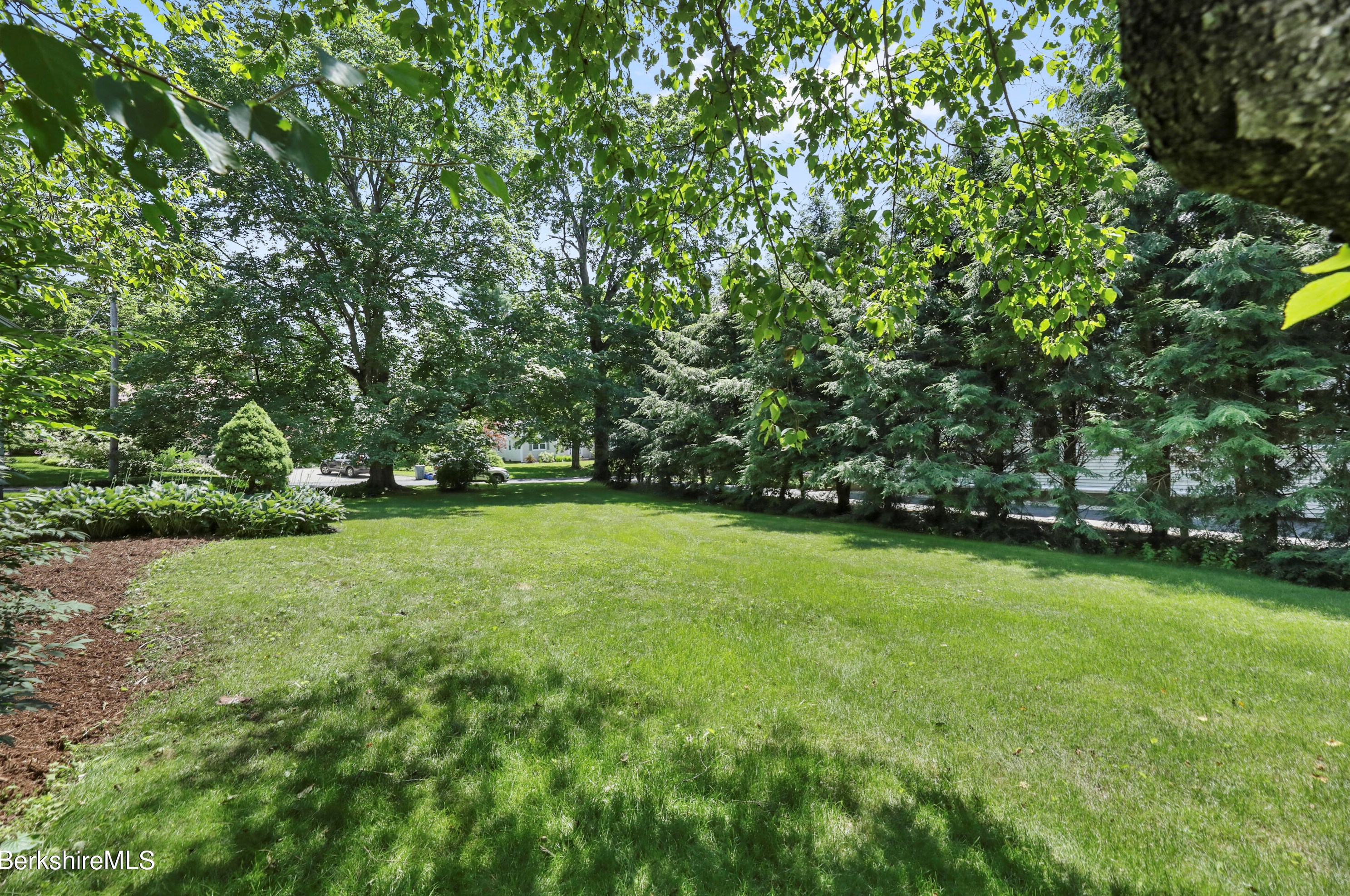 90 Dawes Ave, Pittsfield MA 01201-7322 exterior