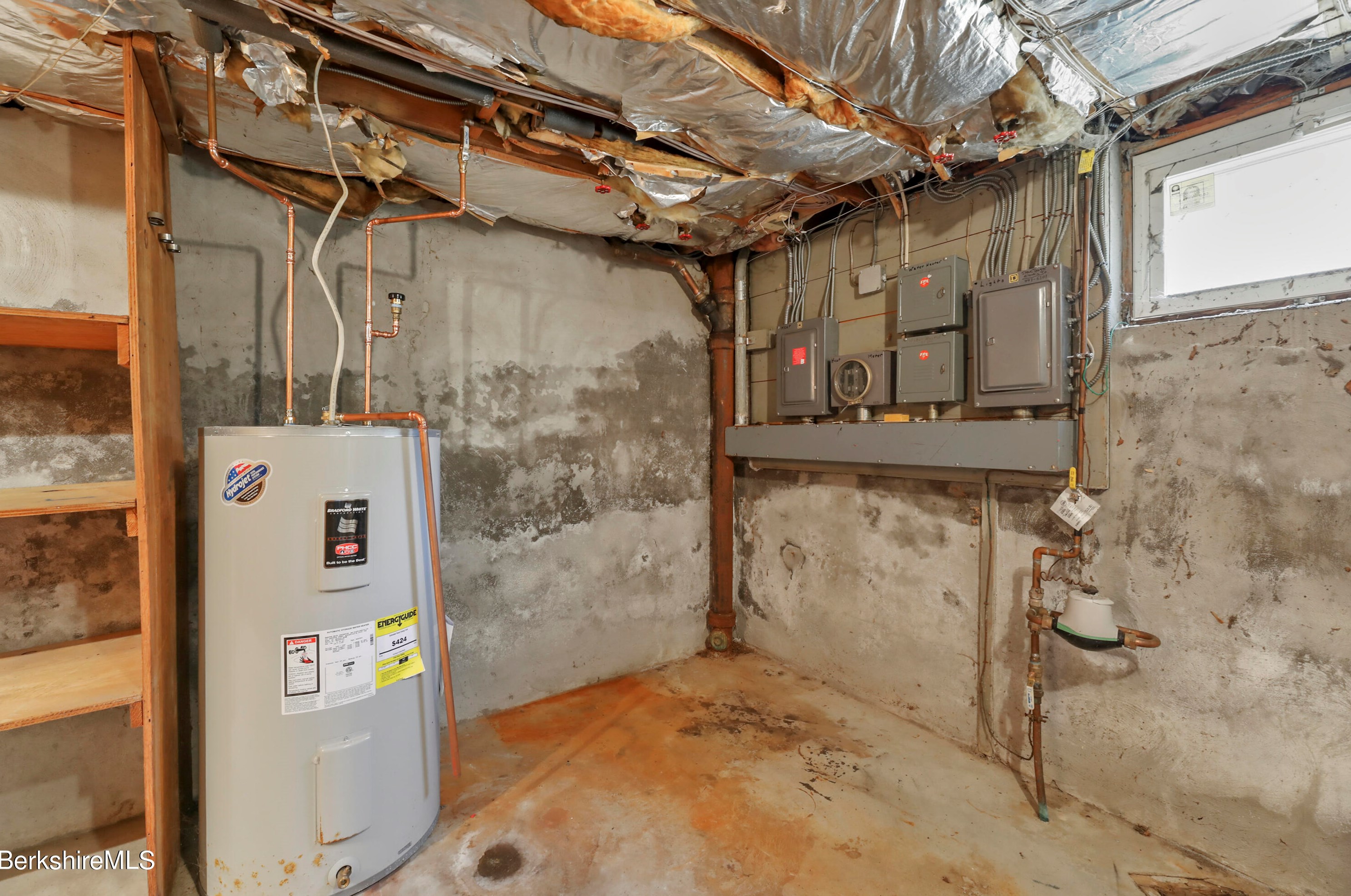 90 Dawes Ave, Pittsfield MA 01201-7322 exterior