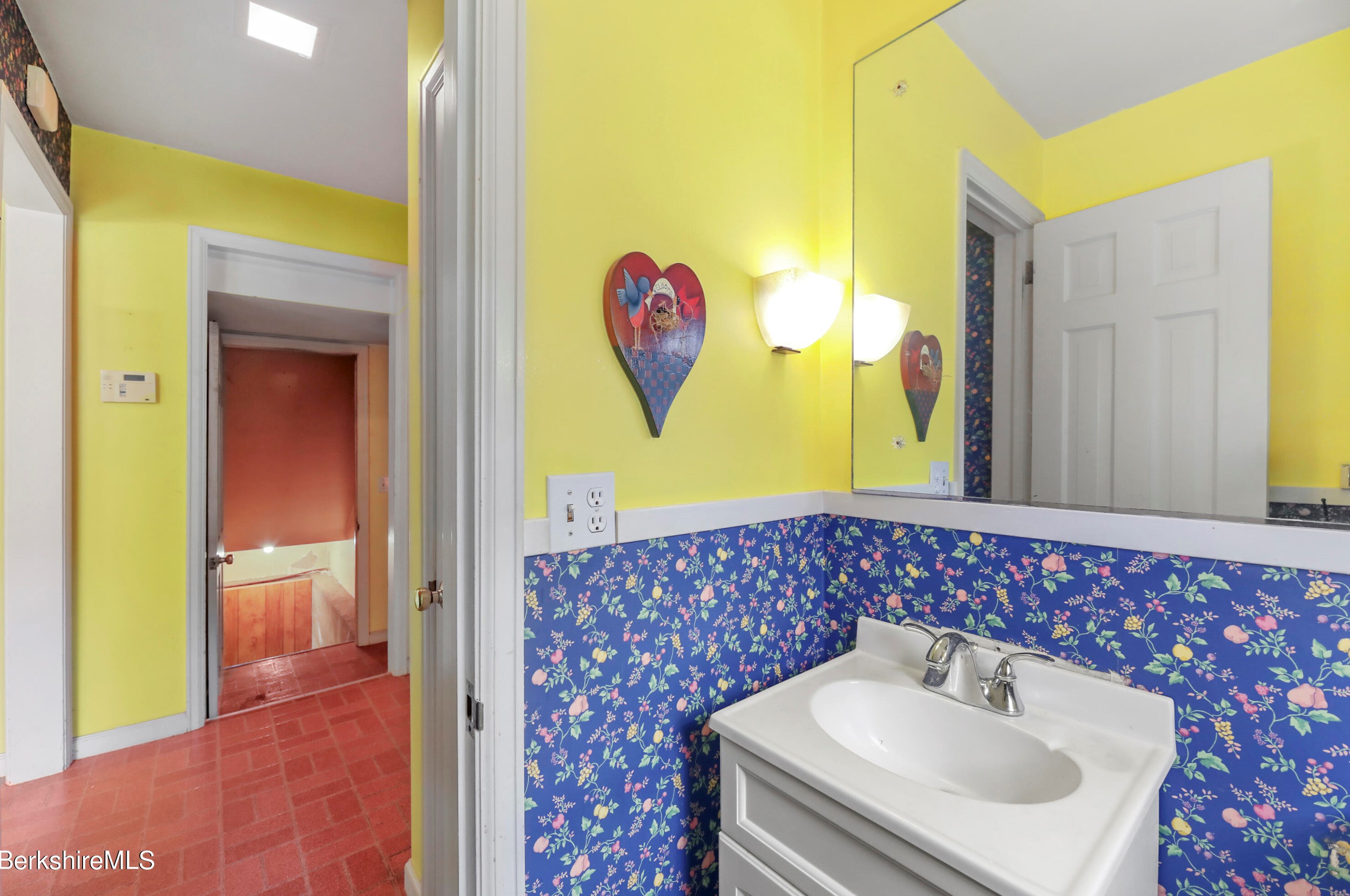 90 Dawes Ave, Pittsfield MA 01201-7322 exterior