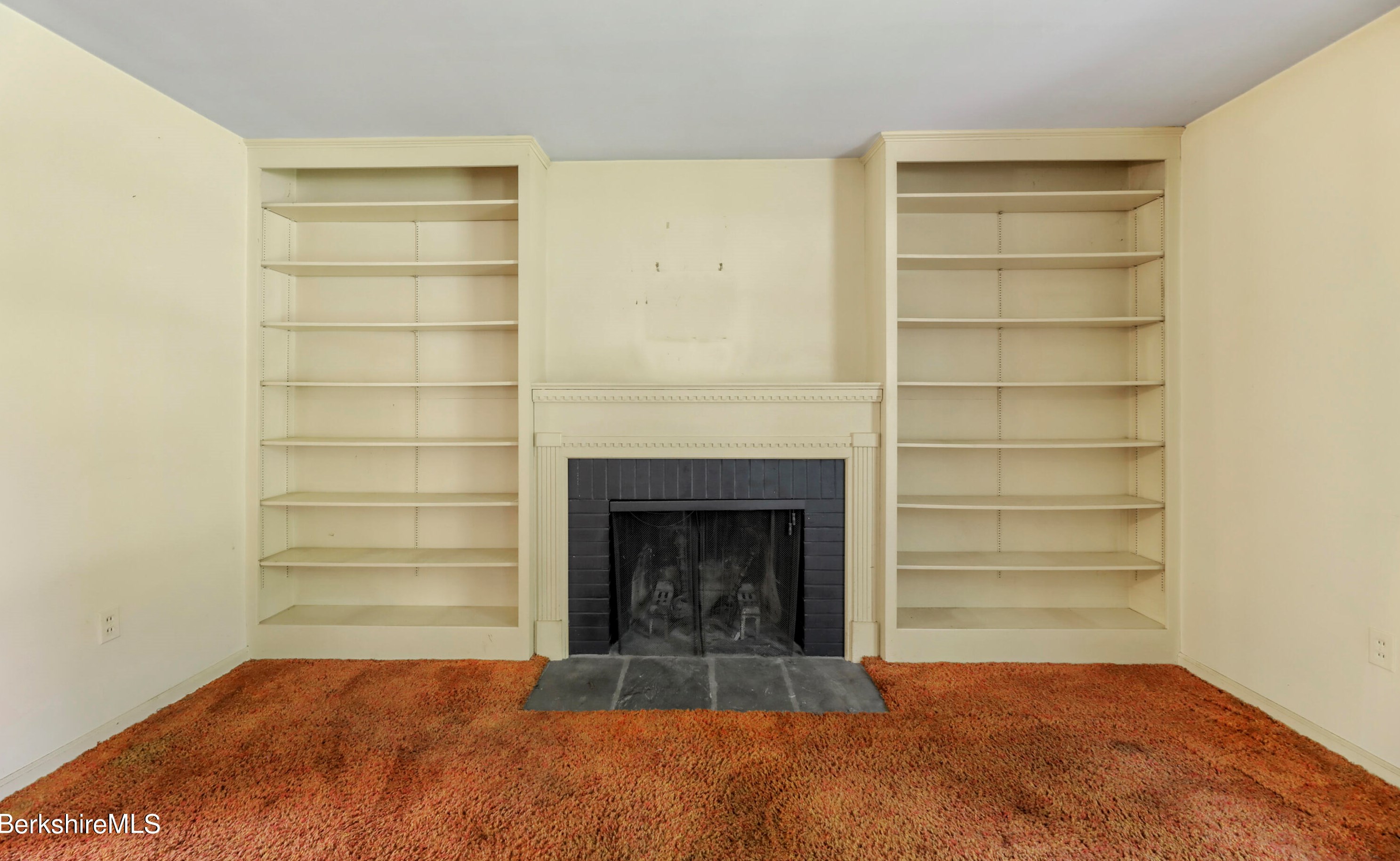 90 Dawes Ave, Pittsfield MA 01201-7322 exterior