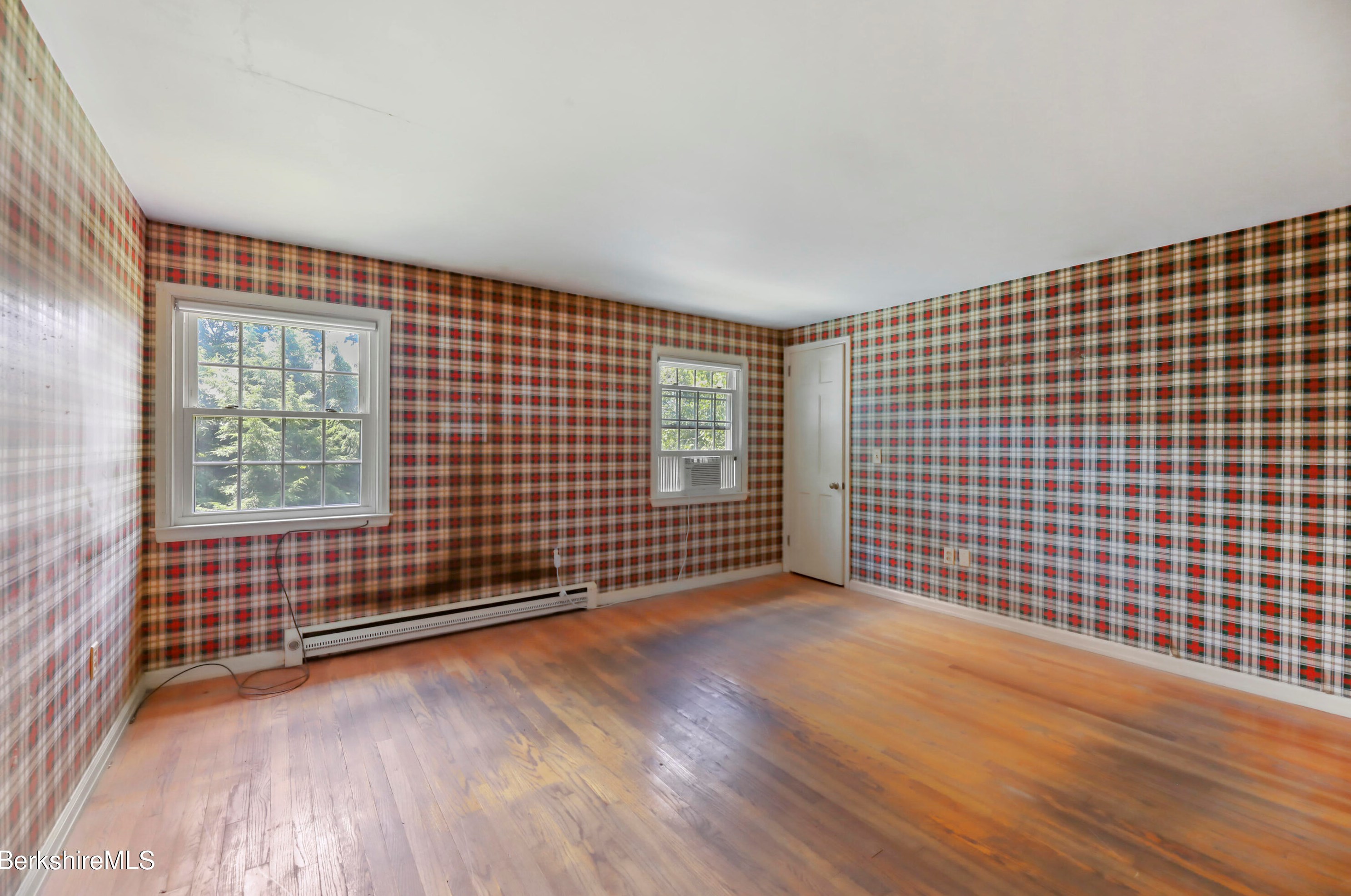 90 Dawes Ave, Pittsfield MA 01201-7322 exterior