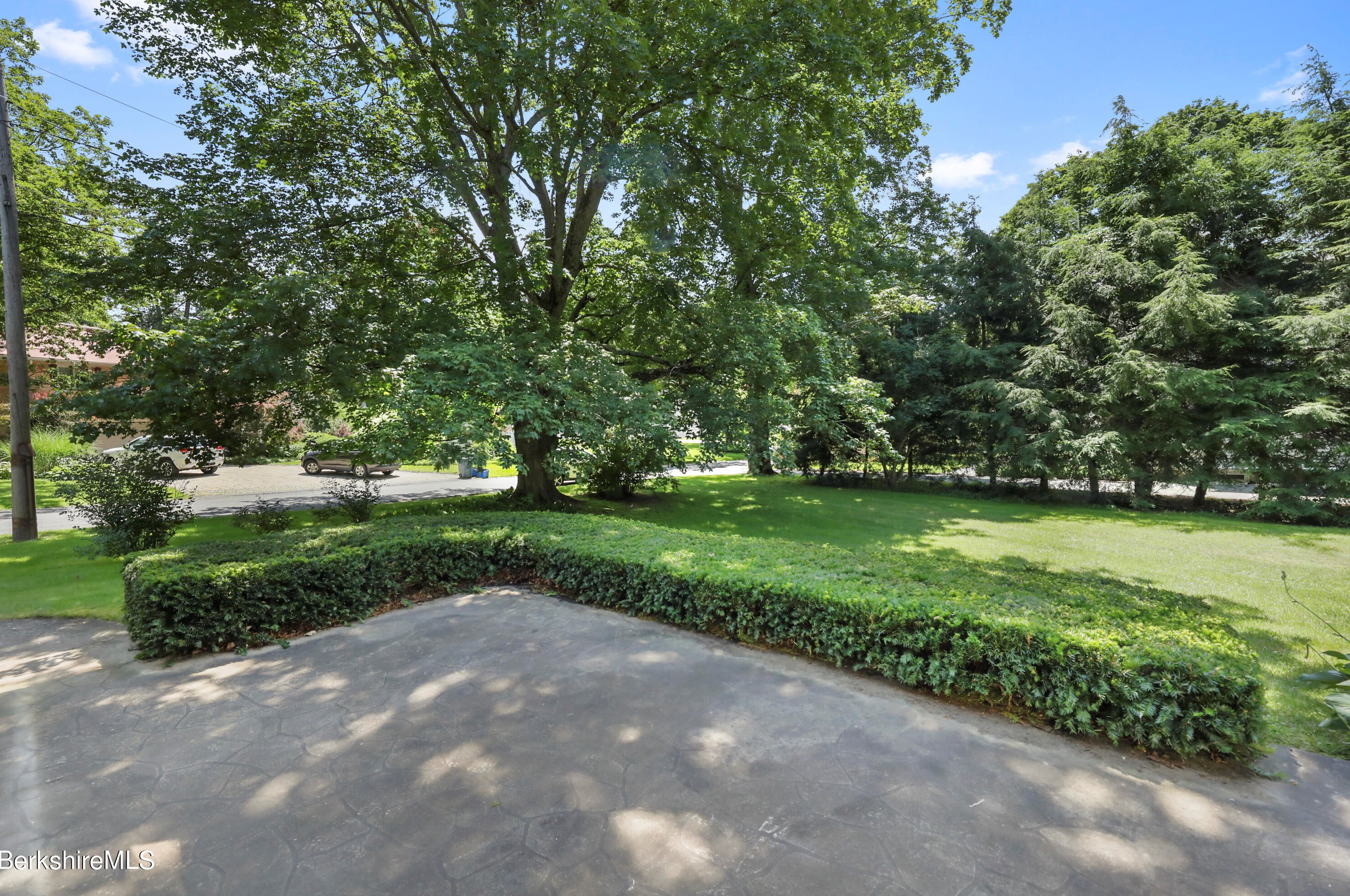 90 Dawes Ave, Pittsfield MA 01201-7322 exterior