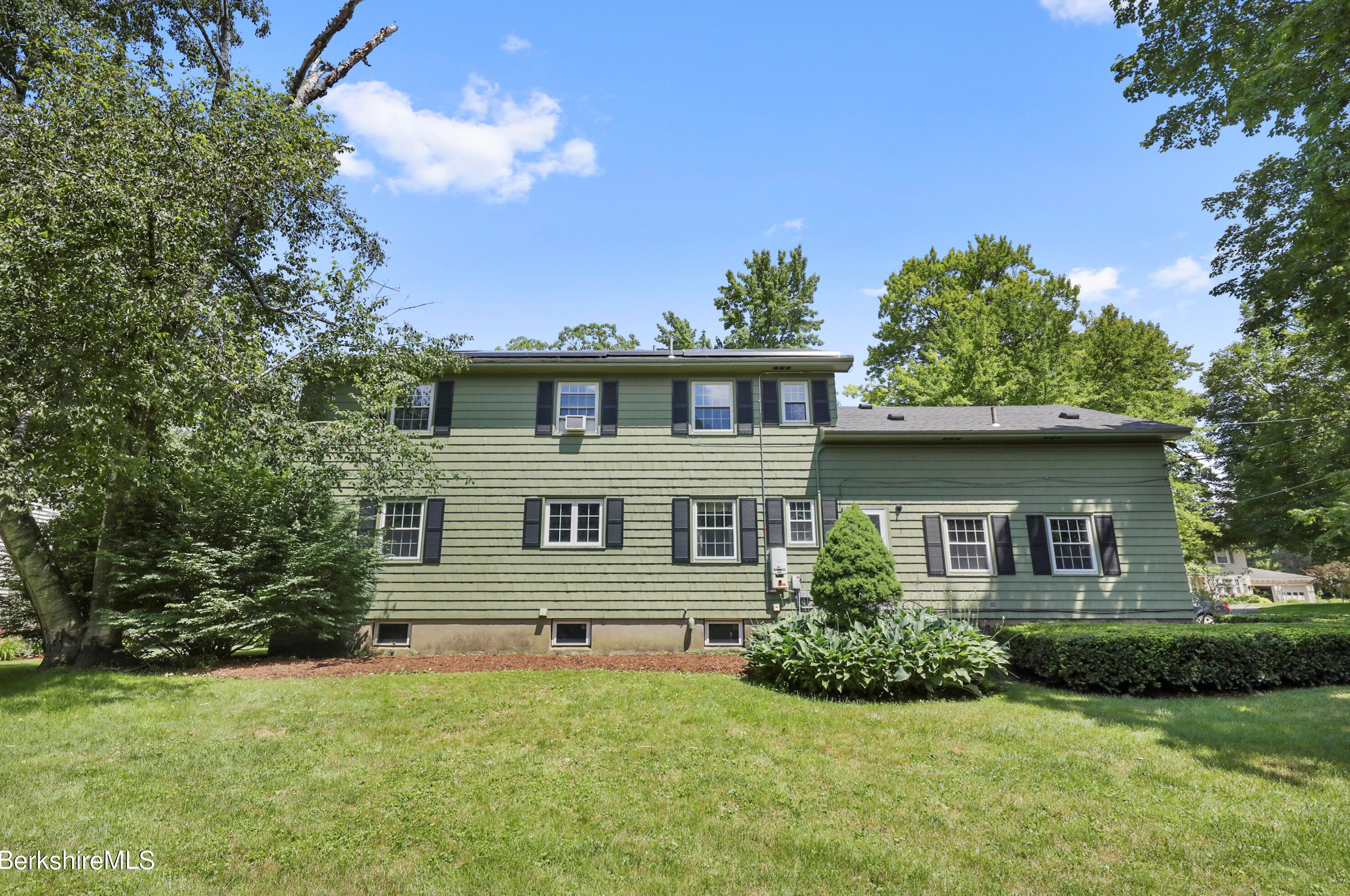 90 Dawes Ave, Pittsfield MA 01201-7322 exterior