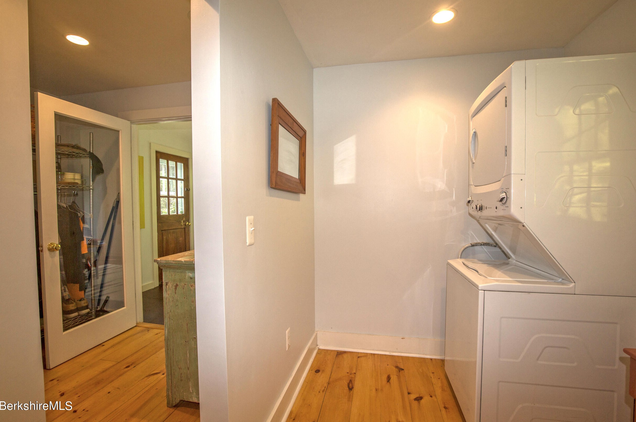 165 Monument Valley Rd, Alford MA 01230-1458 exterior