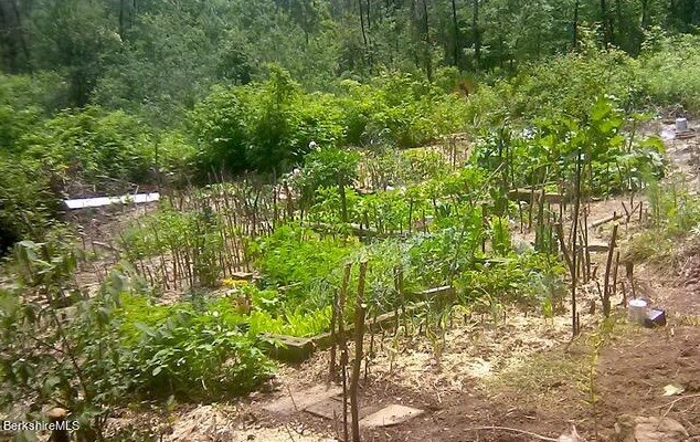 165 Monument Valley Rd, Alford MA 01230-1458 exterior