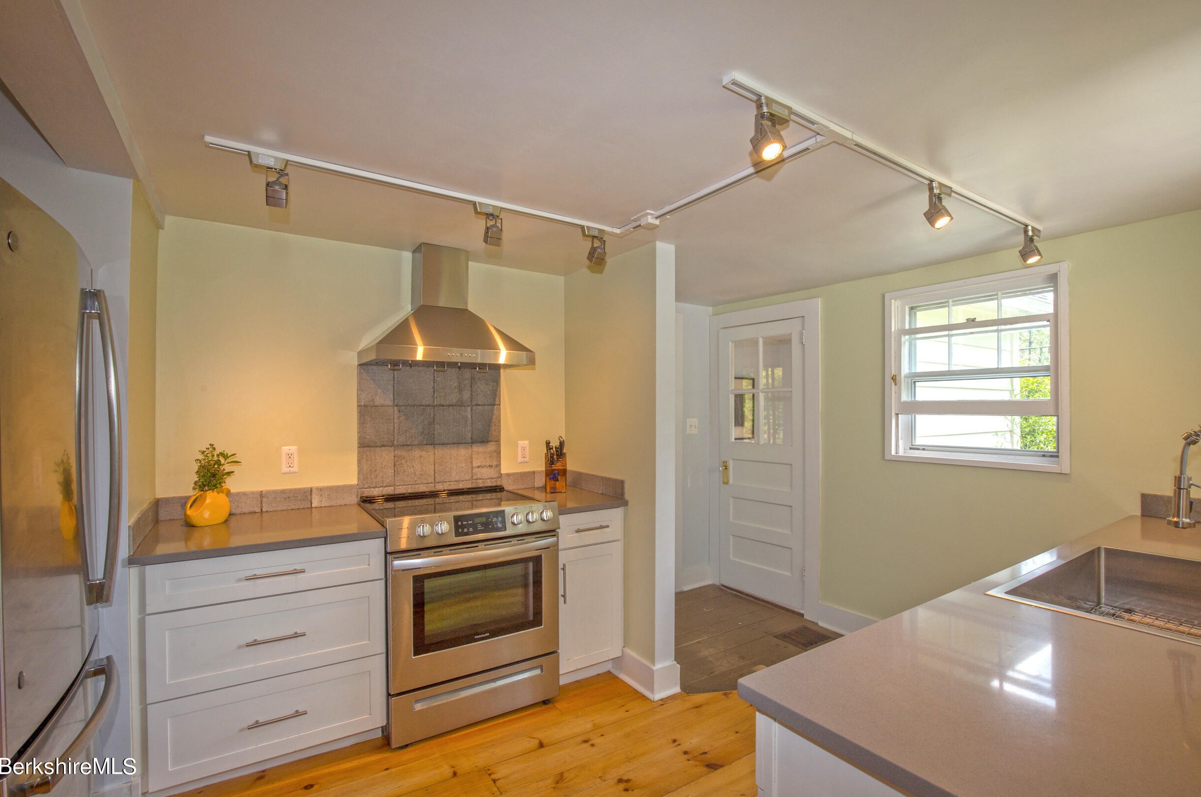 165 Monument Valley Rd, Alford MA 01230-1458 exterior