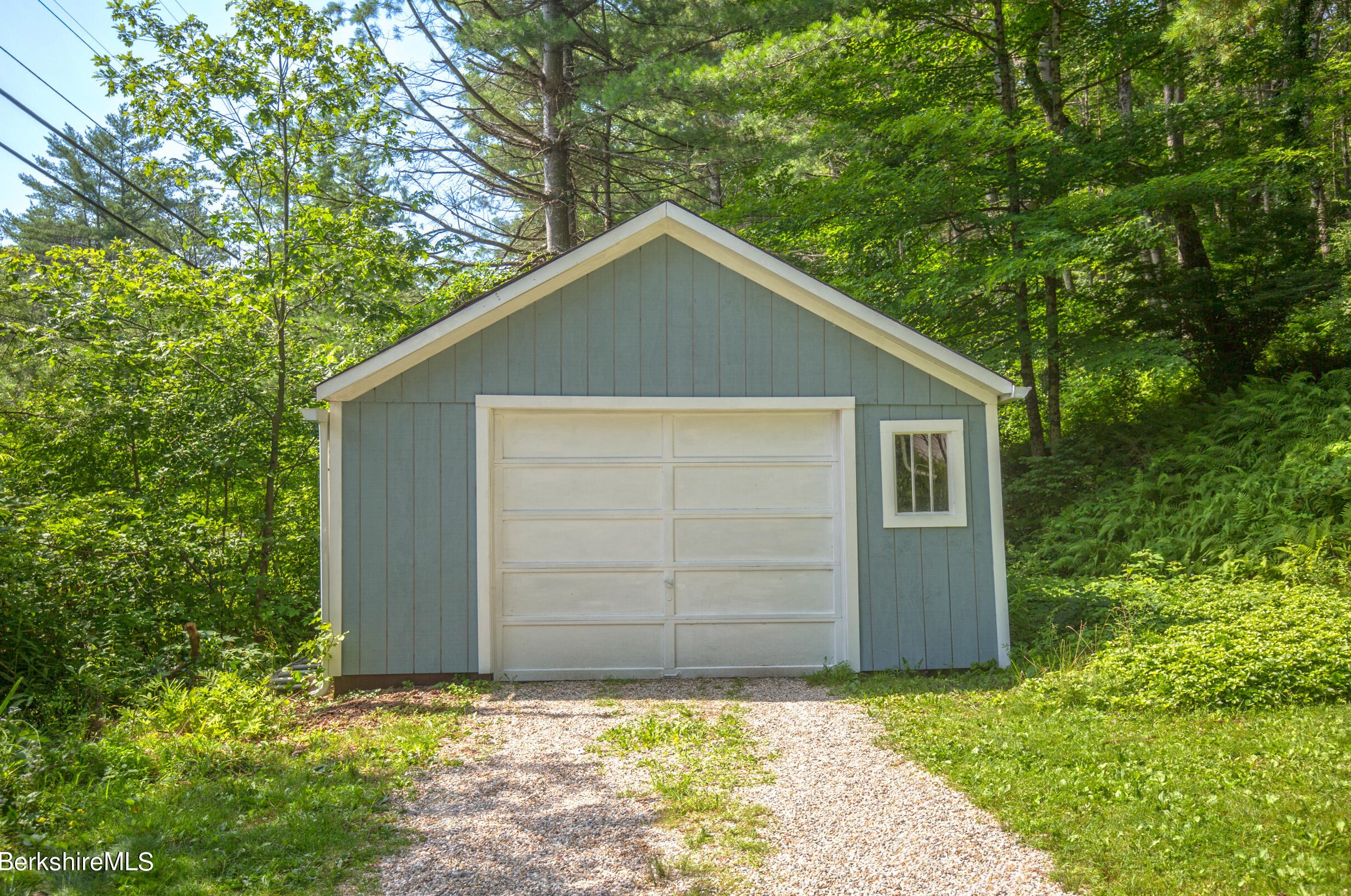 165 Monument Valley Rd, Alford MA 01230-1458 exterior