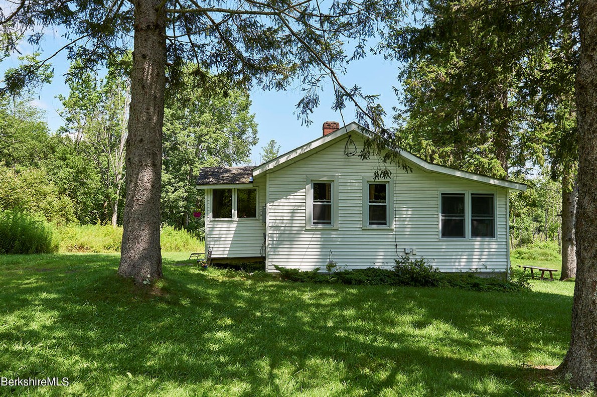 212 Sandisfield Rd, Sandisfield, MA 01255