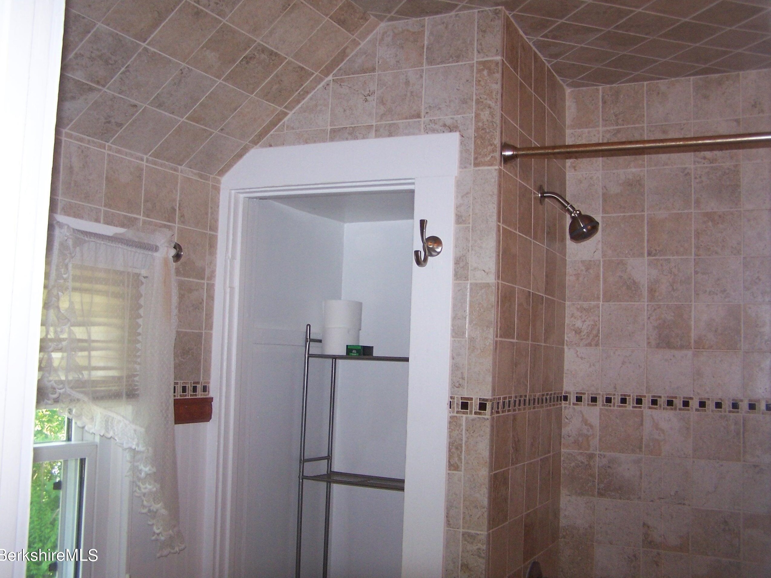 61 Elberon Ave, Pittsfield MA  01201-2840 exterior