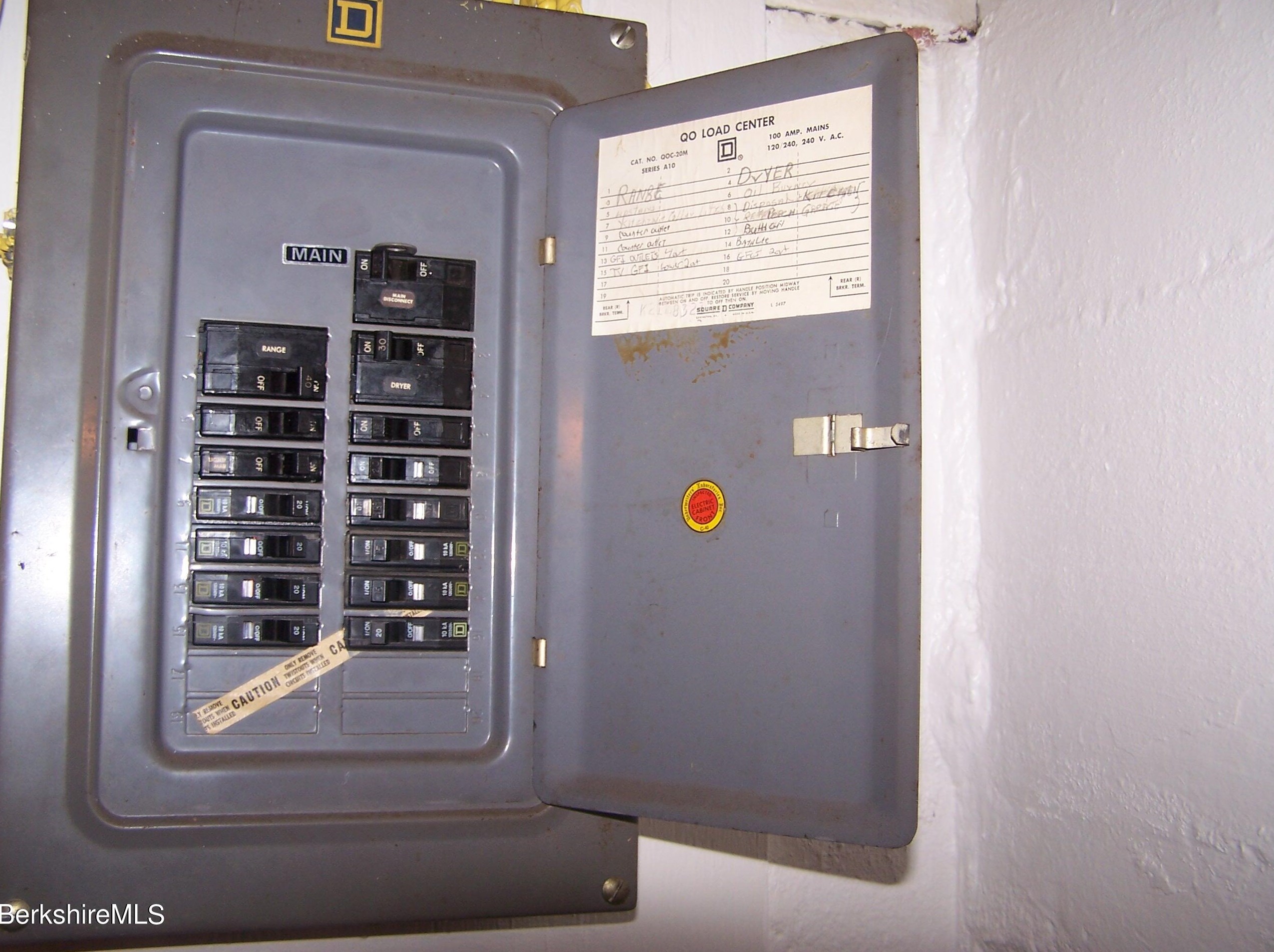 61 Elberon Ave, Pittsfield MA  01201-2840 exterior