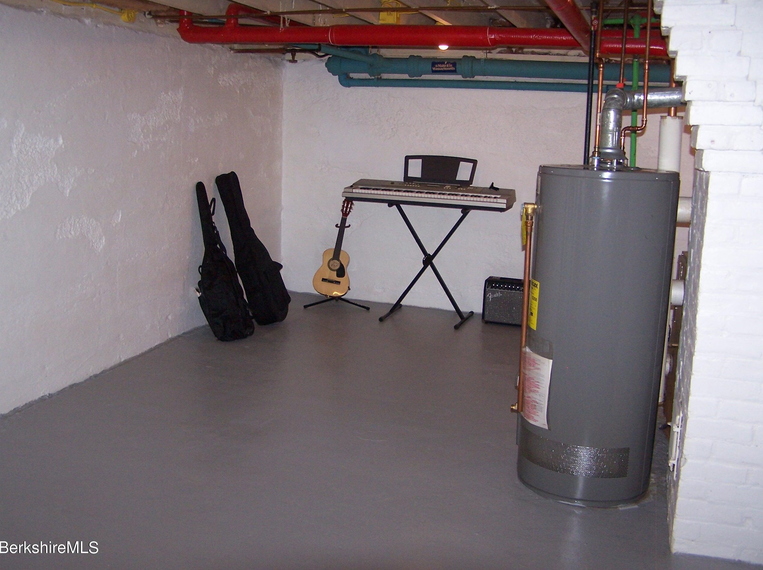 61 Elberon Ave, Pittsfield MA  01201-2840 exterior