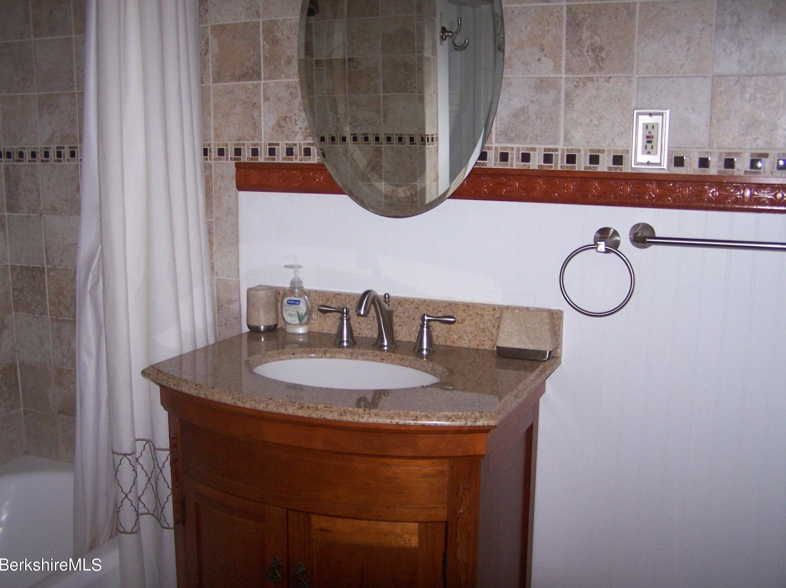 61 Elberon Ave, Pittsfield MA  01201-2840 exterior