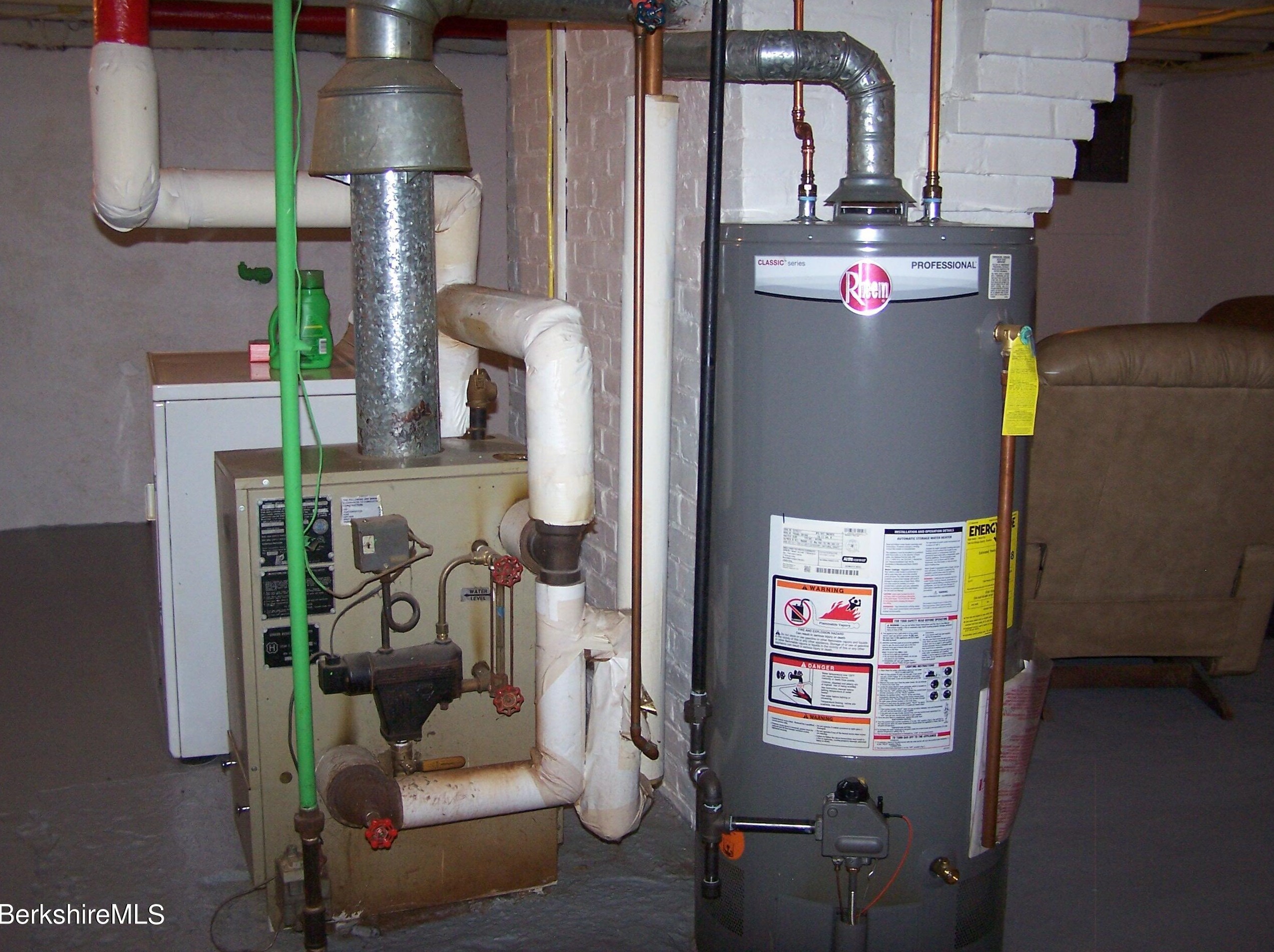 61 Elberon Ave, Pittsfield MA  01201-2840 exterior