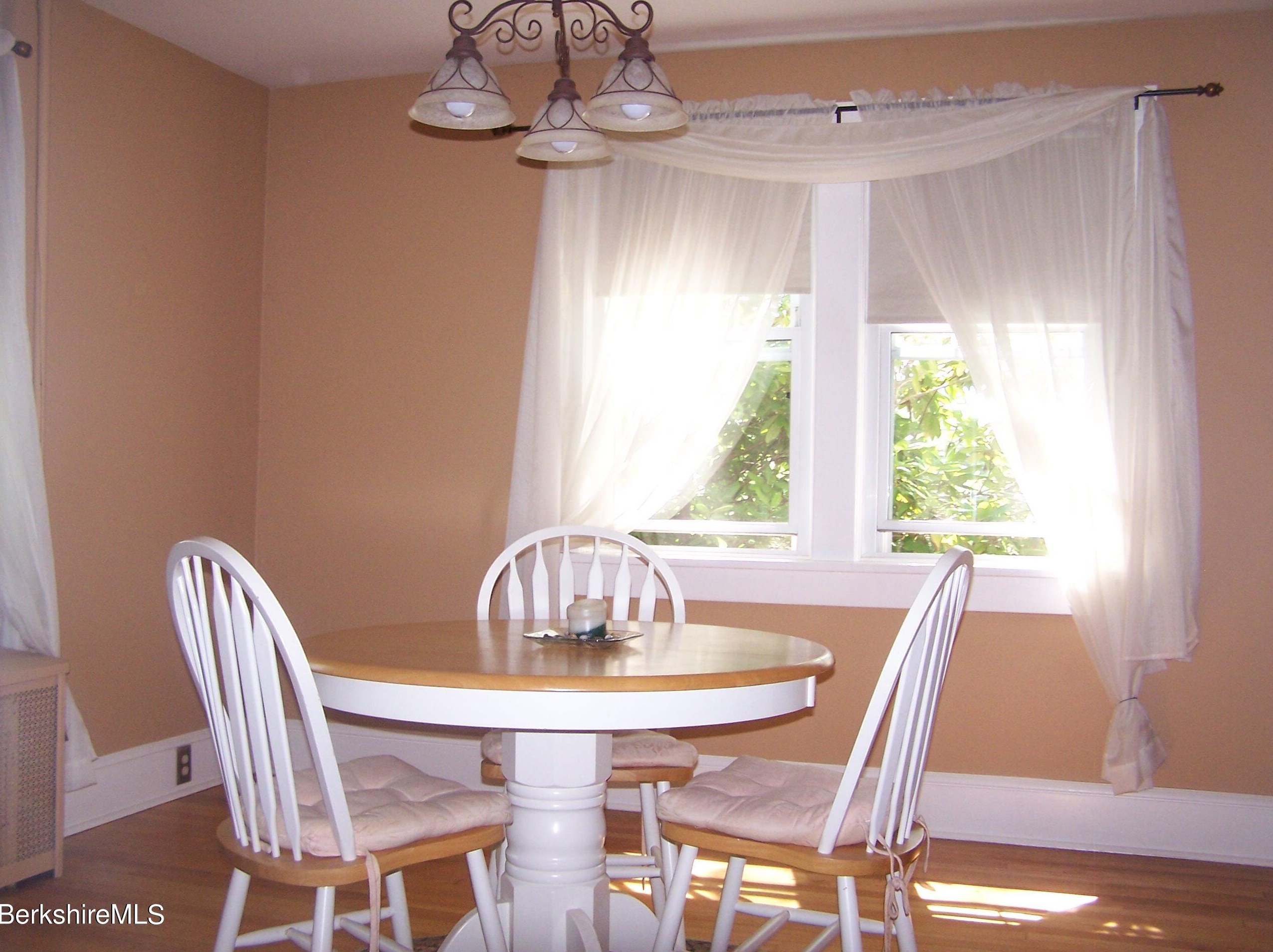 61 Elberon Ave, Pittsfield MA  01201-2840 exterior