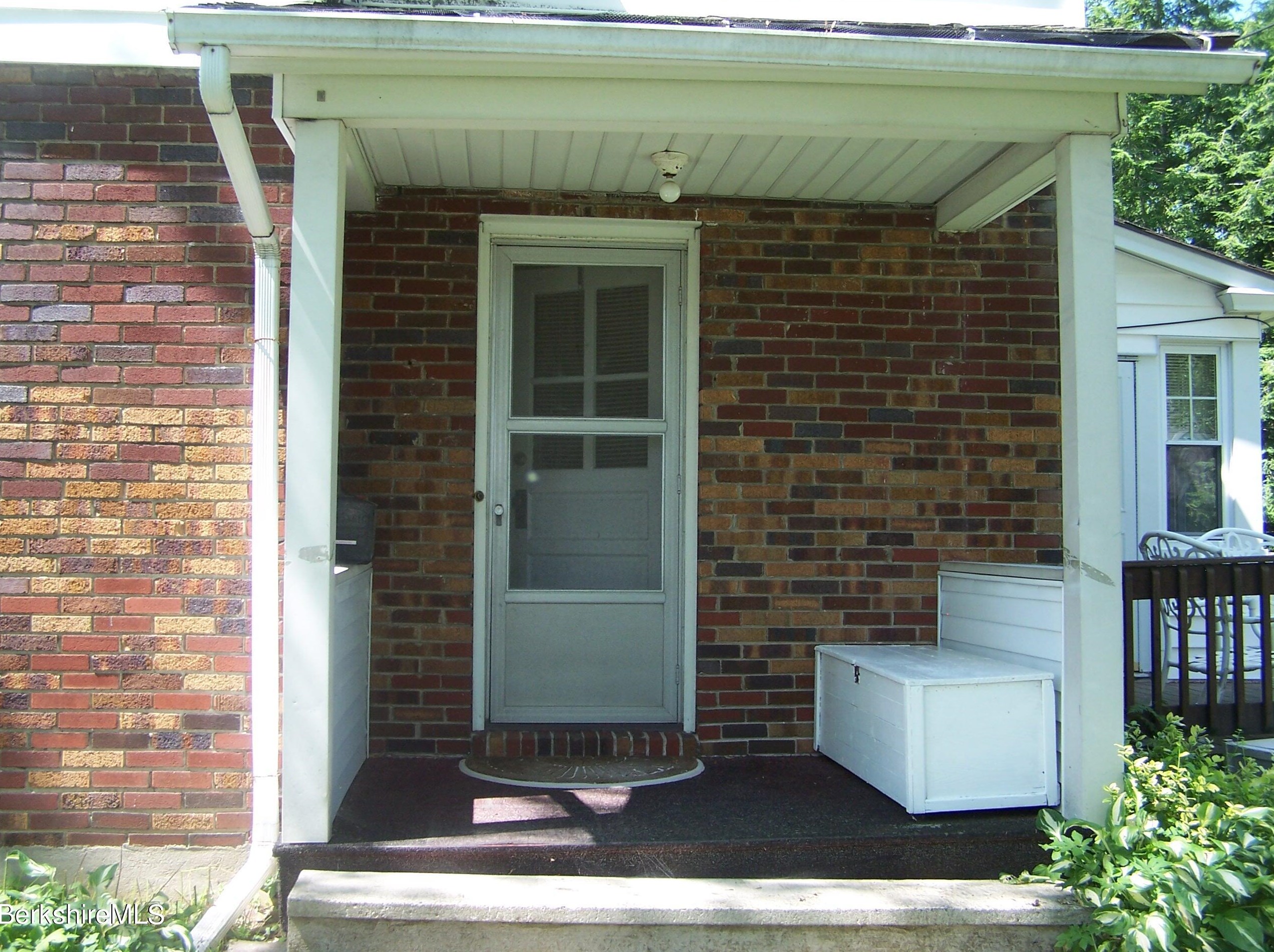 61 Elberon Ave, Pittsfield MA  01201-2840 exterior