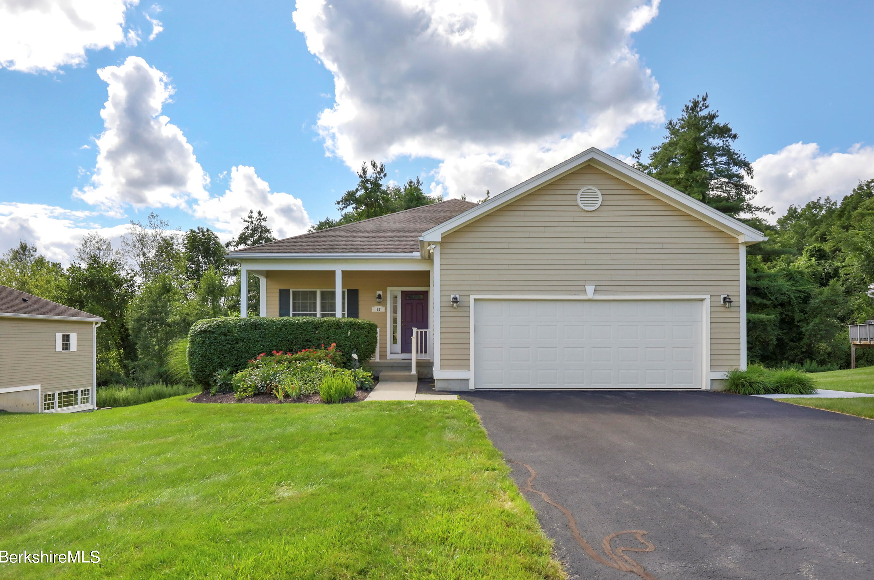 27 Aspen Way, Pittsfield, MA 01201 exterior