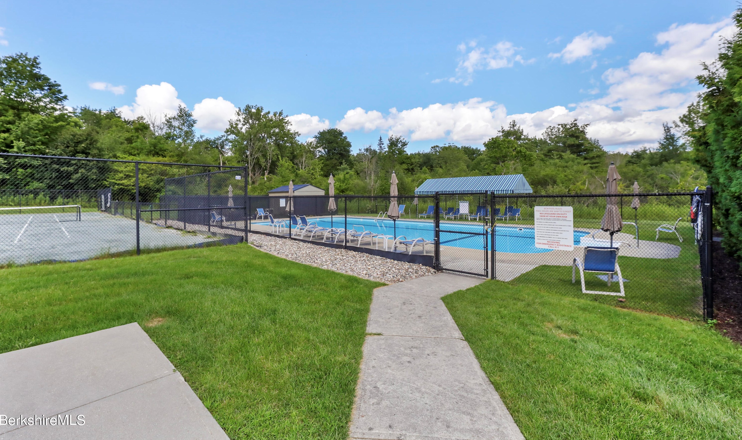 27 Aspen Way, Pittsfield MA  01201-1592 exterior