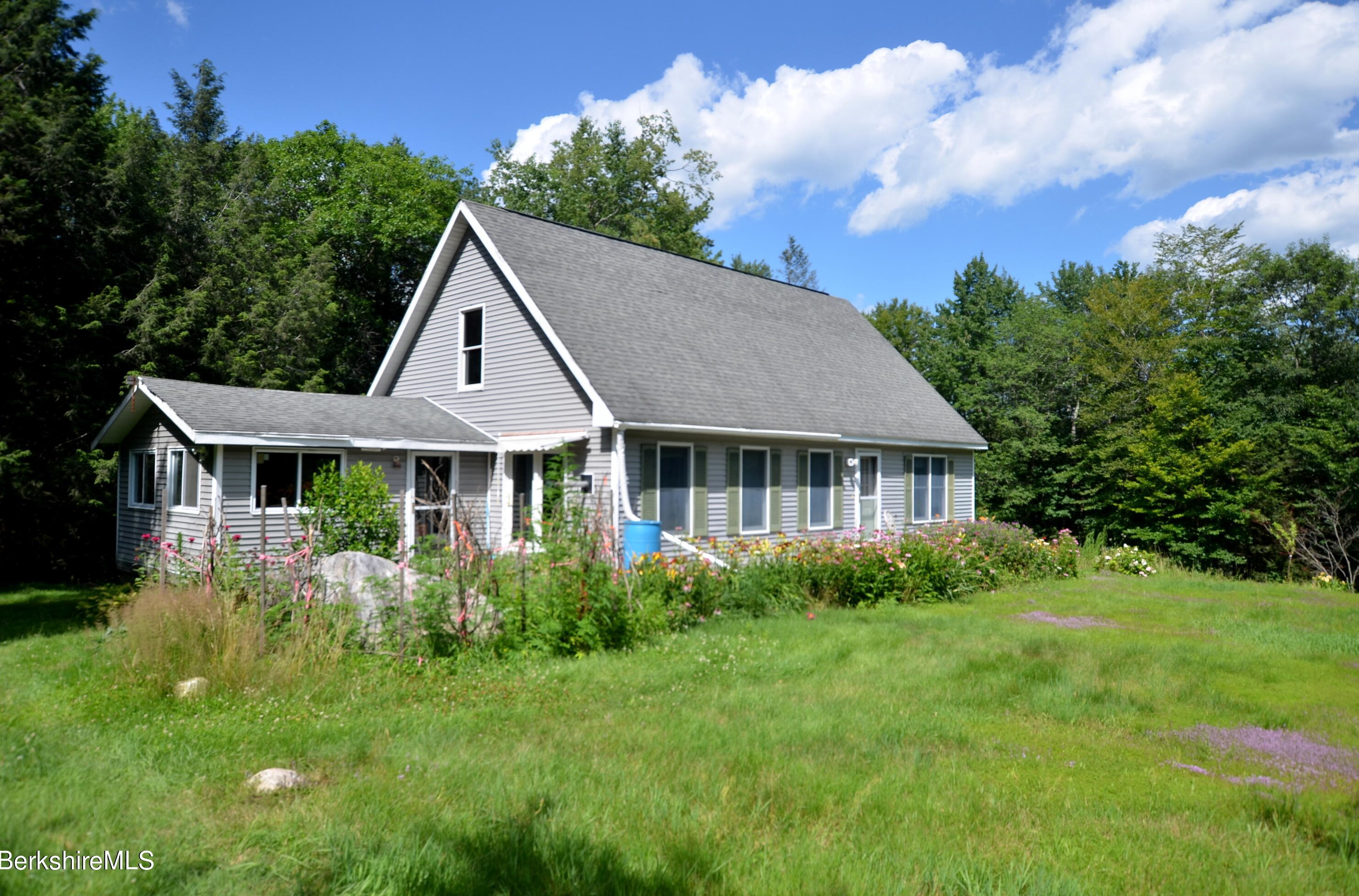 59 Sir Jeffrey Rd, Becket, MA 01223 exterior