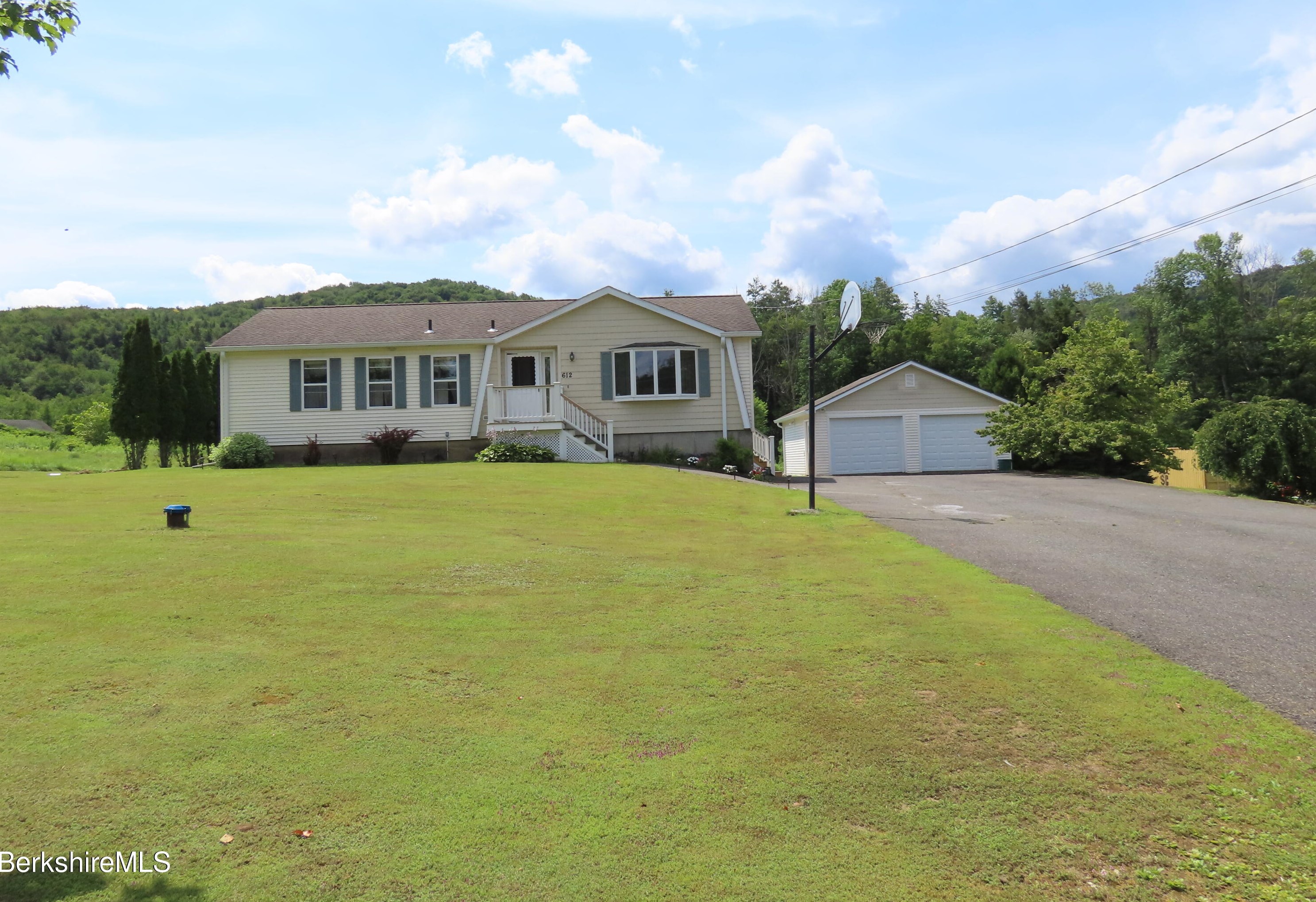 612 Notch Rd, Cheshire, MA 01225 exterior