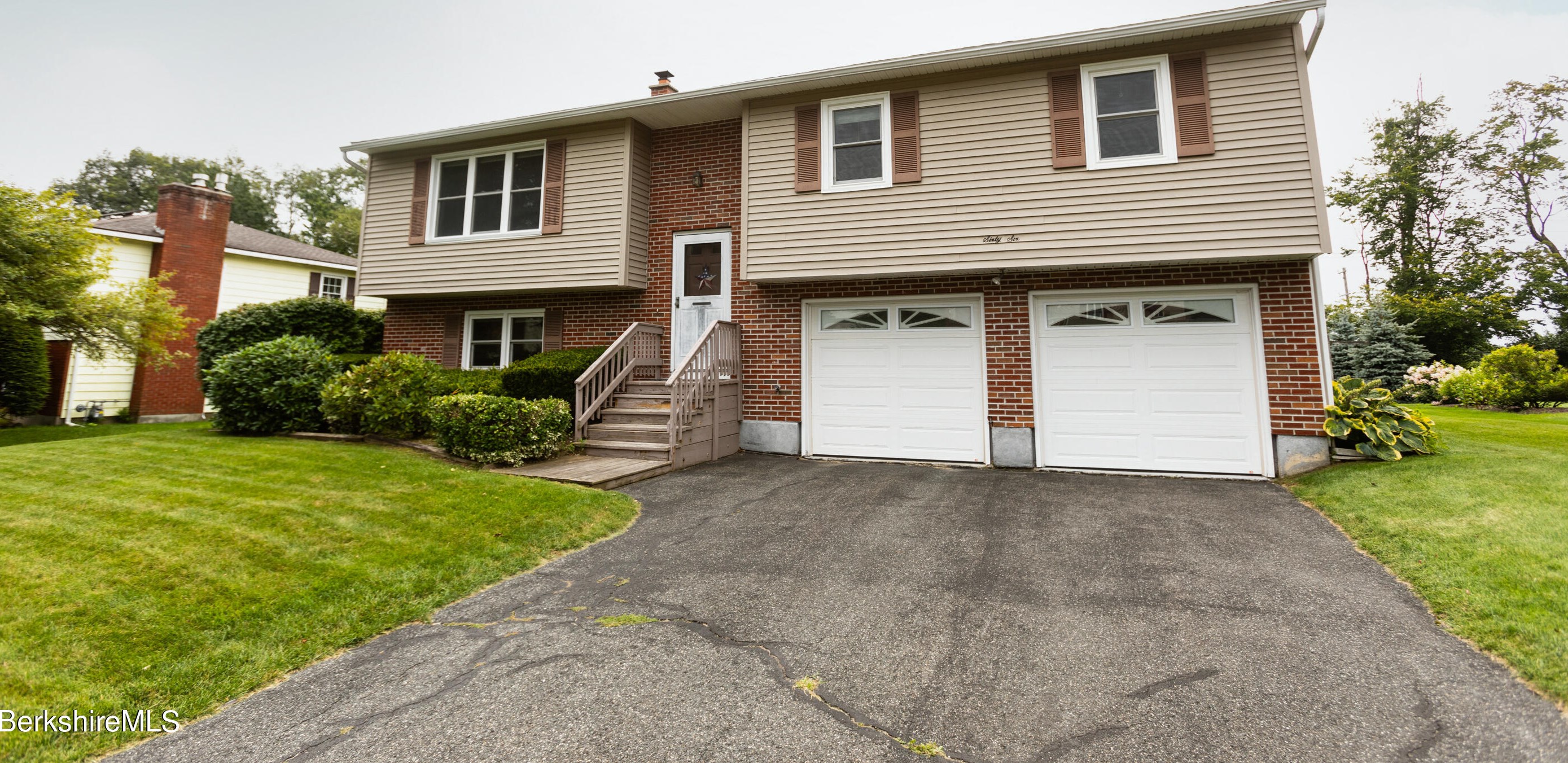 66 Winesap Rd, Pittsfield, MA 01201 exterior