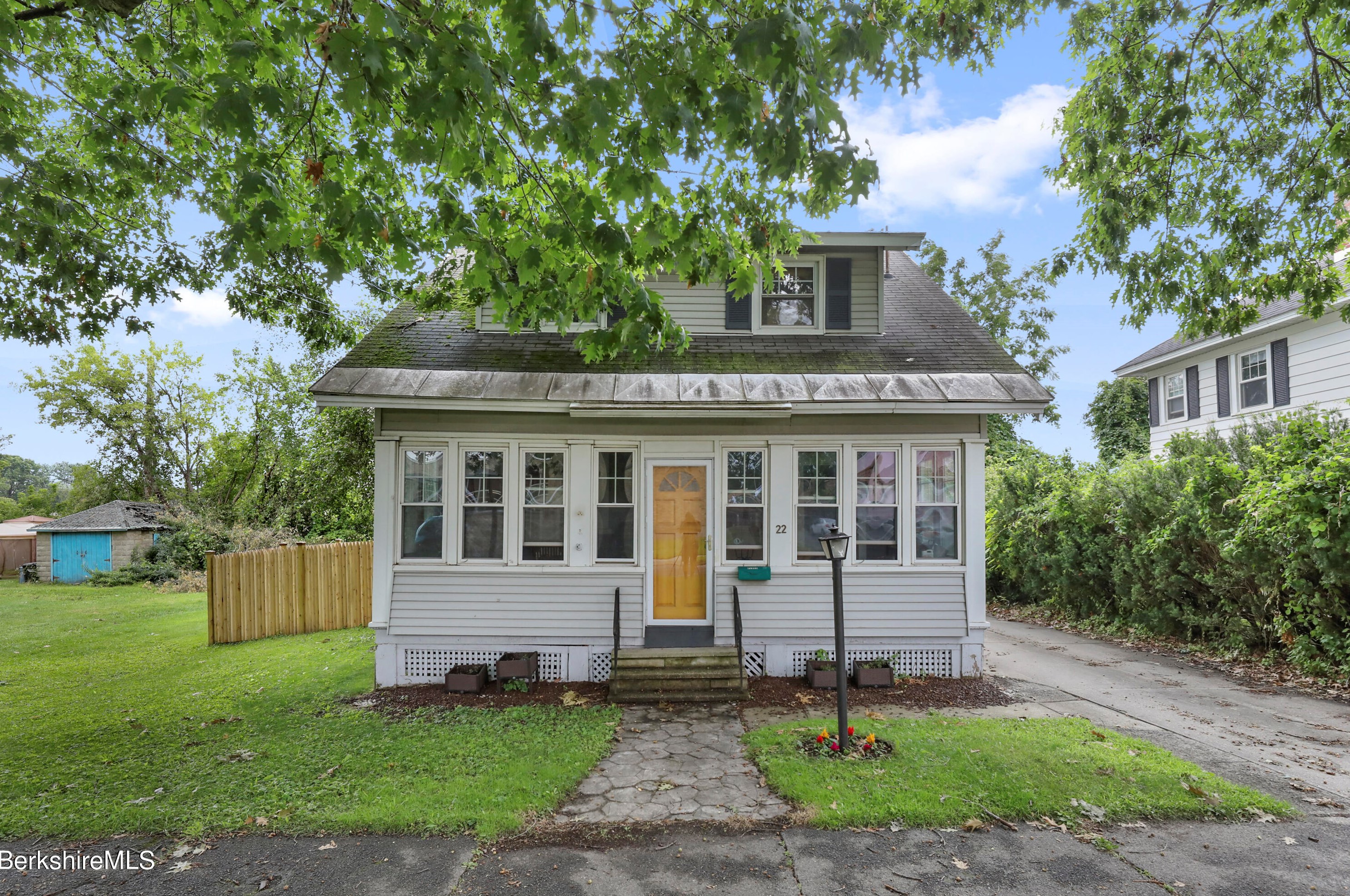 22 Meadow Ln, Pittsfield, MA 01201 exterior
