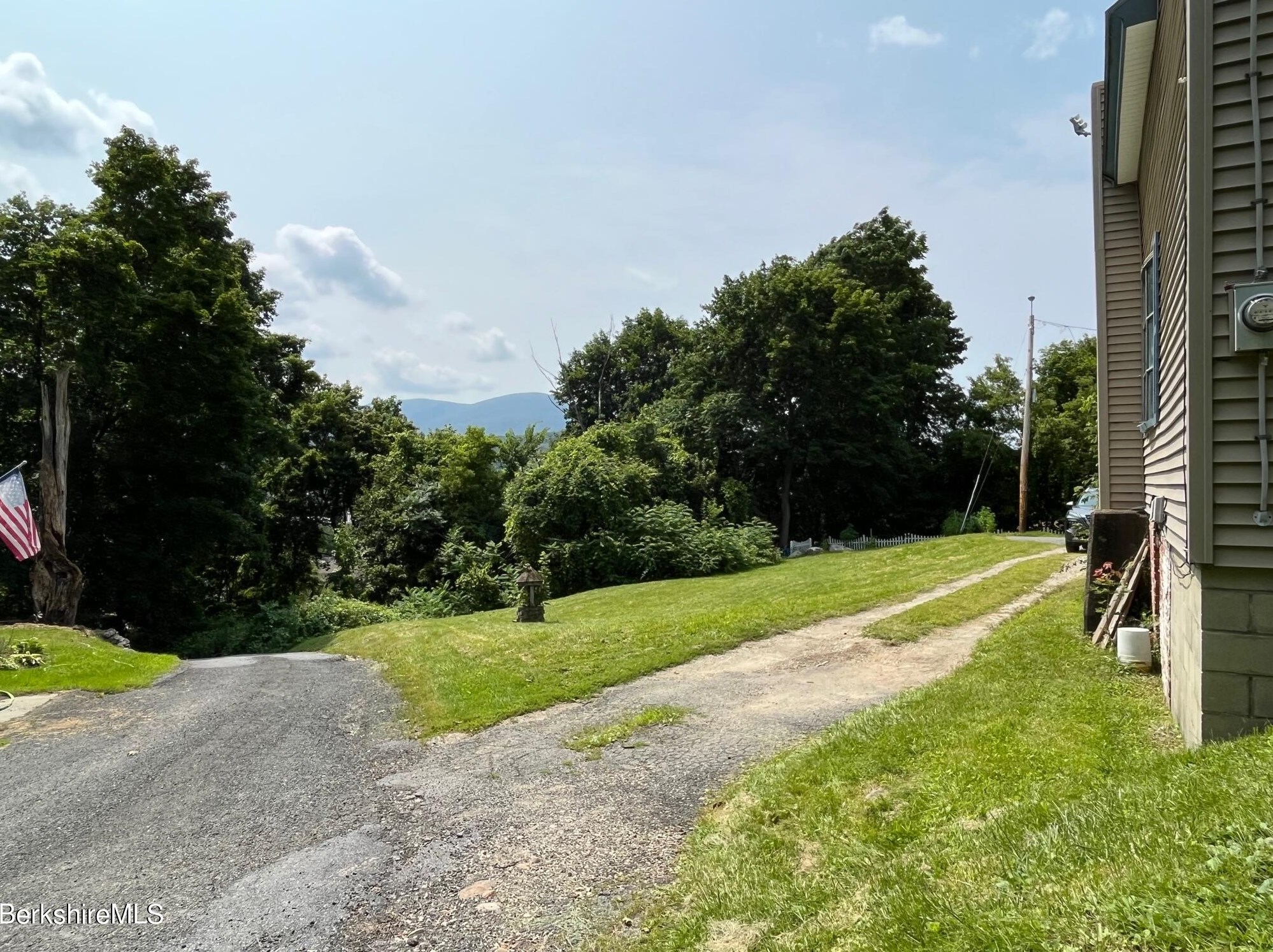 21 Ray St, Clarksburg MA 01247 exterior