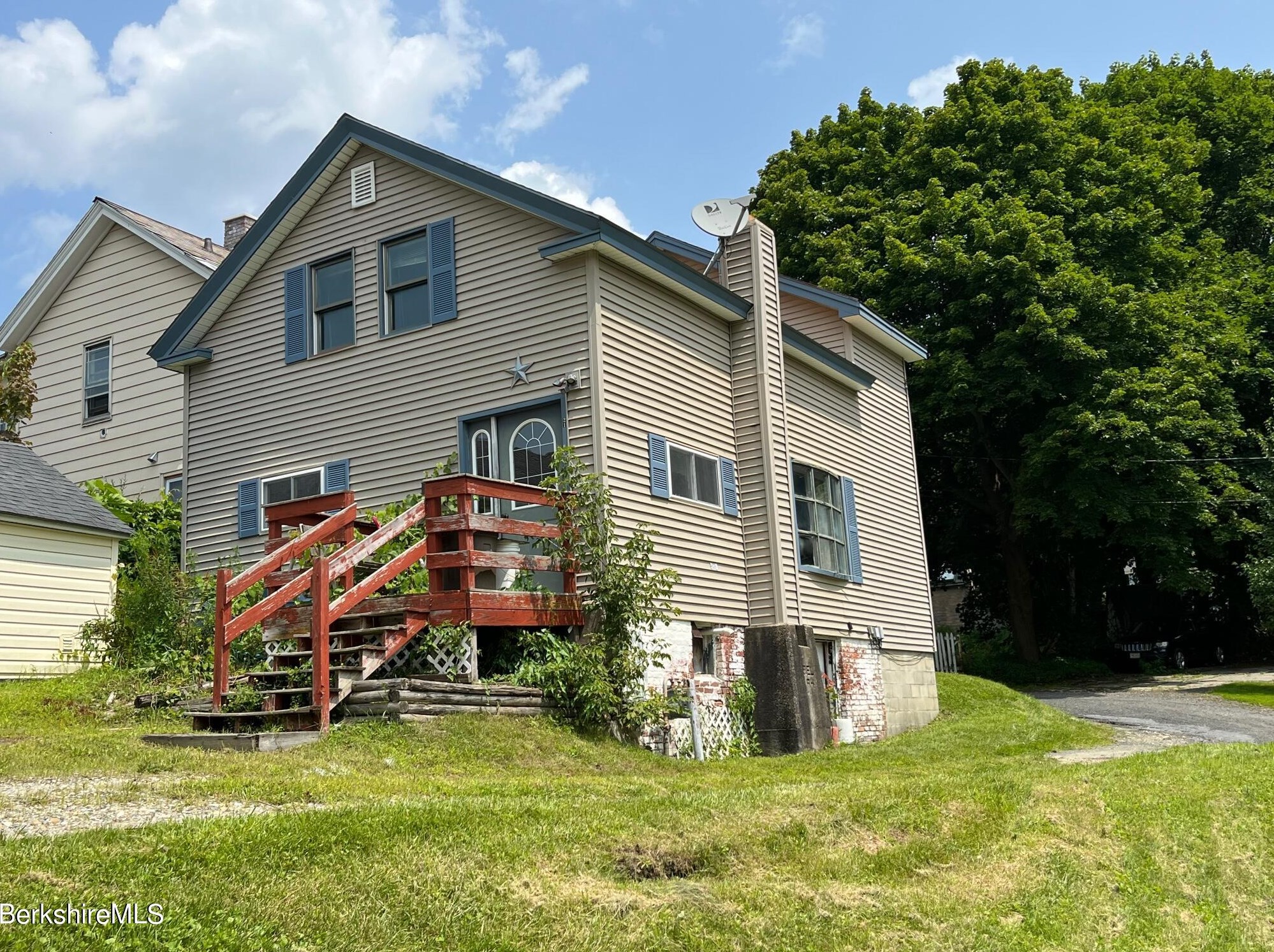 21 Ray St, North Adams, MA 01247 exterior