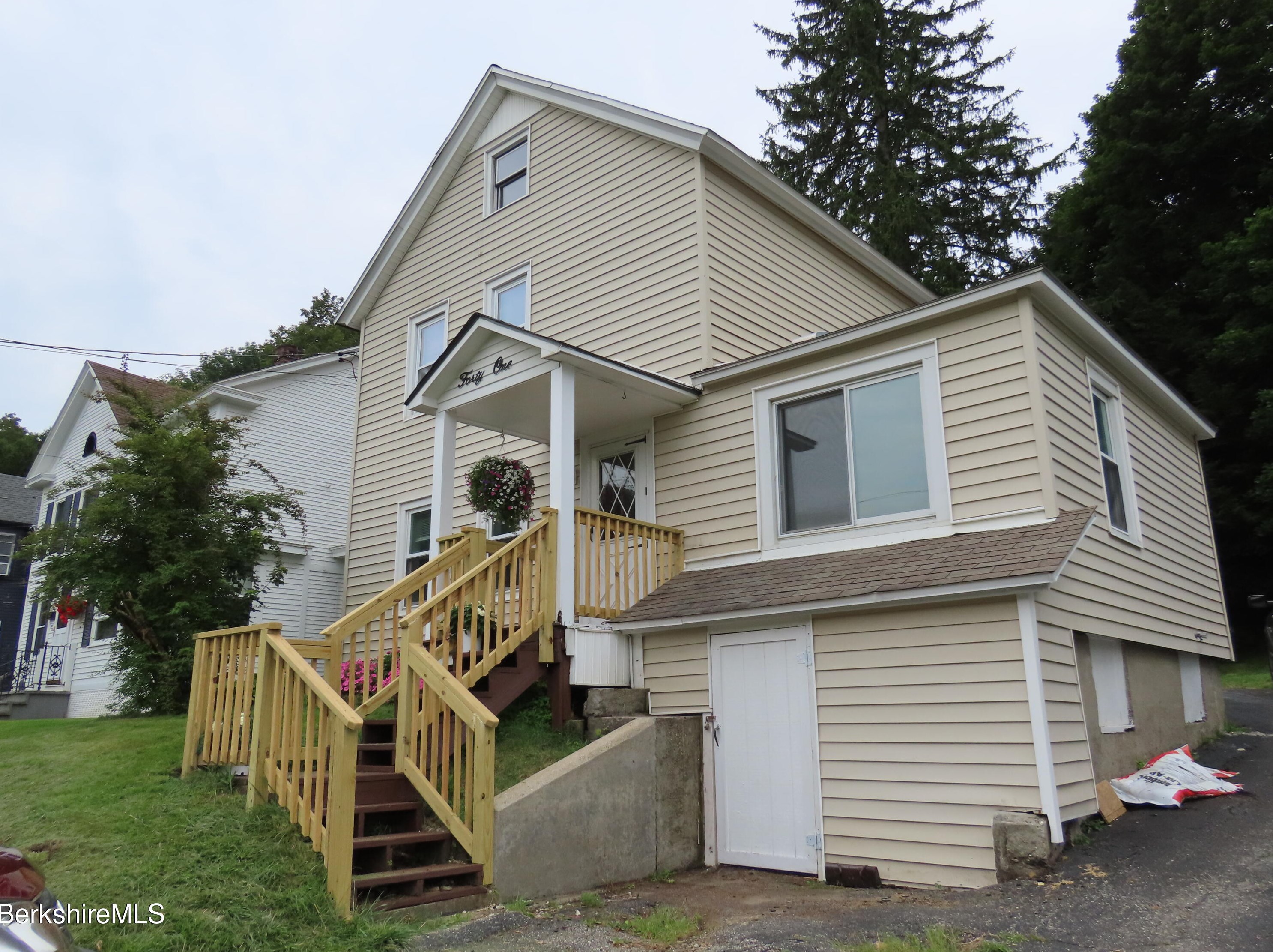41 Morningside Ave, Adams, MA 01220