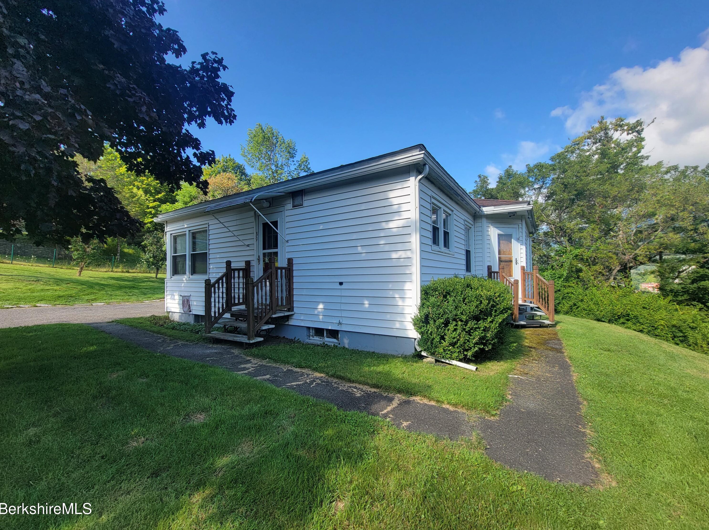 39 Victory St, Adams, MA 01220