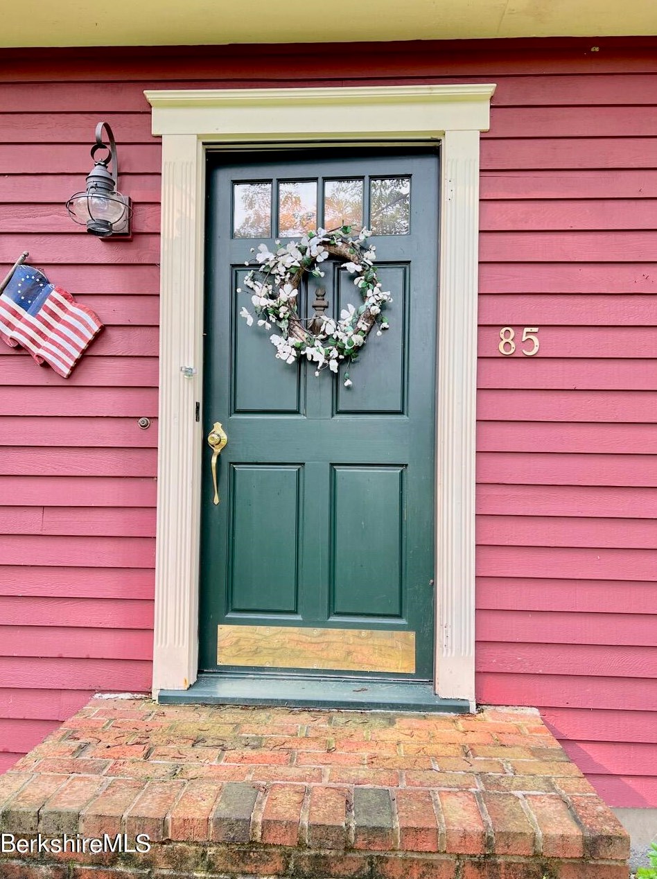 85 Birchwood Ln, Lenox, MA 01240