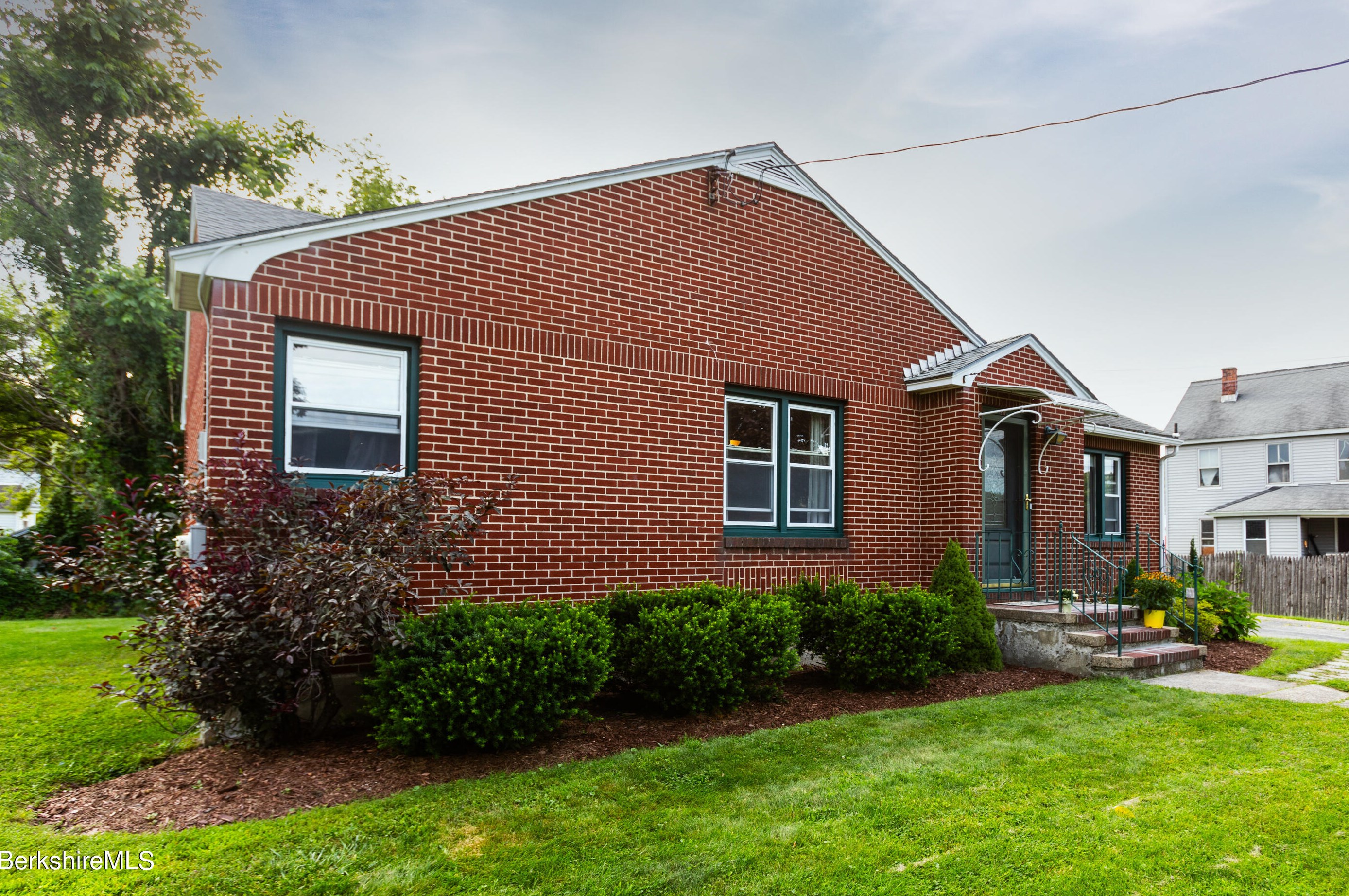 157 Dorchester Ave, Pittsfield, MA 01201 exterior