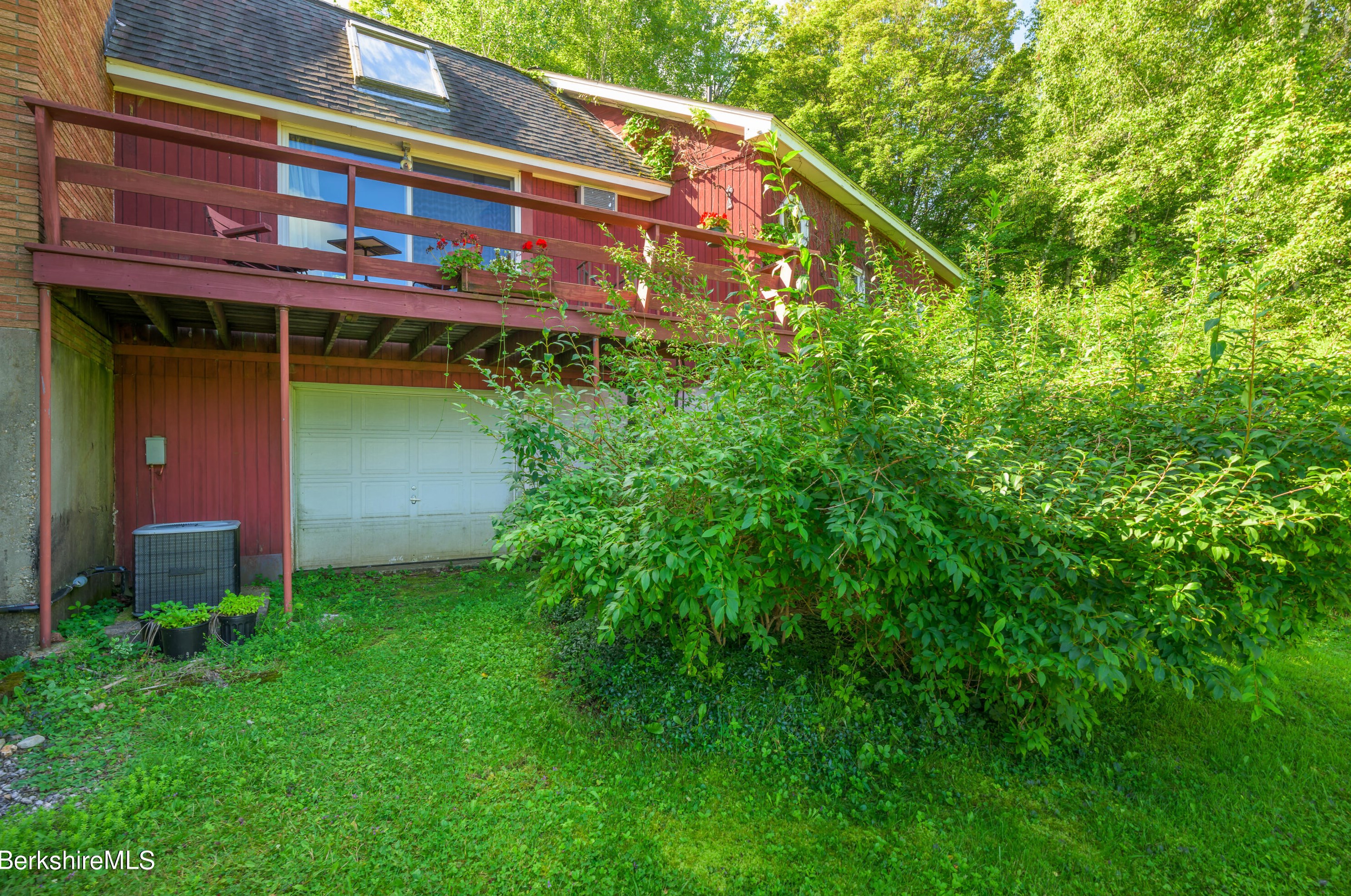 33 Birch Hl Rd, Alford MA 01266-9301 exterior