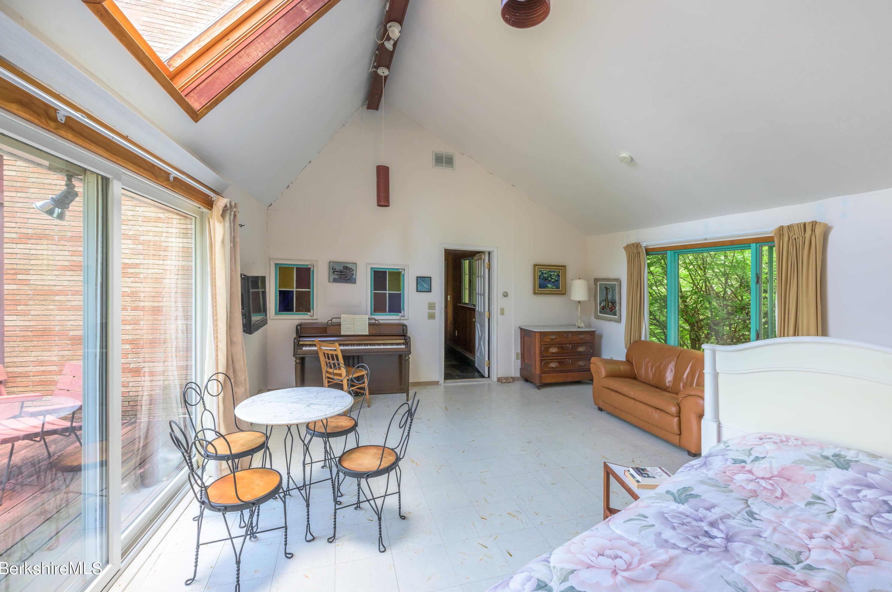 33 Birch Hl Rd, Alford MA 01266-9301 exterior