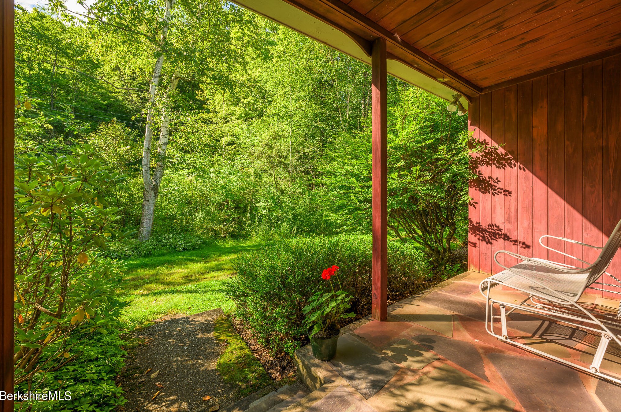 33 Birch Hl Rd, Alford MA 01266-9301 exterior