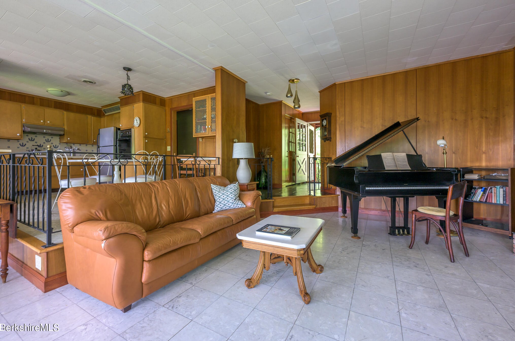 33 Birch Hl Rd, Alford MA 01266-9301 exterior