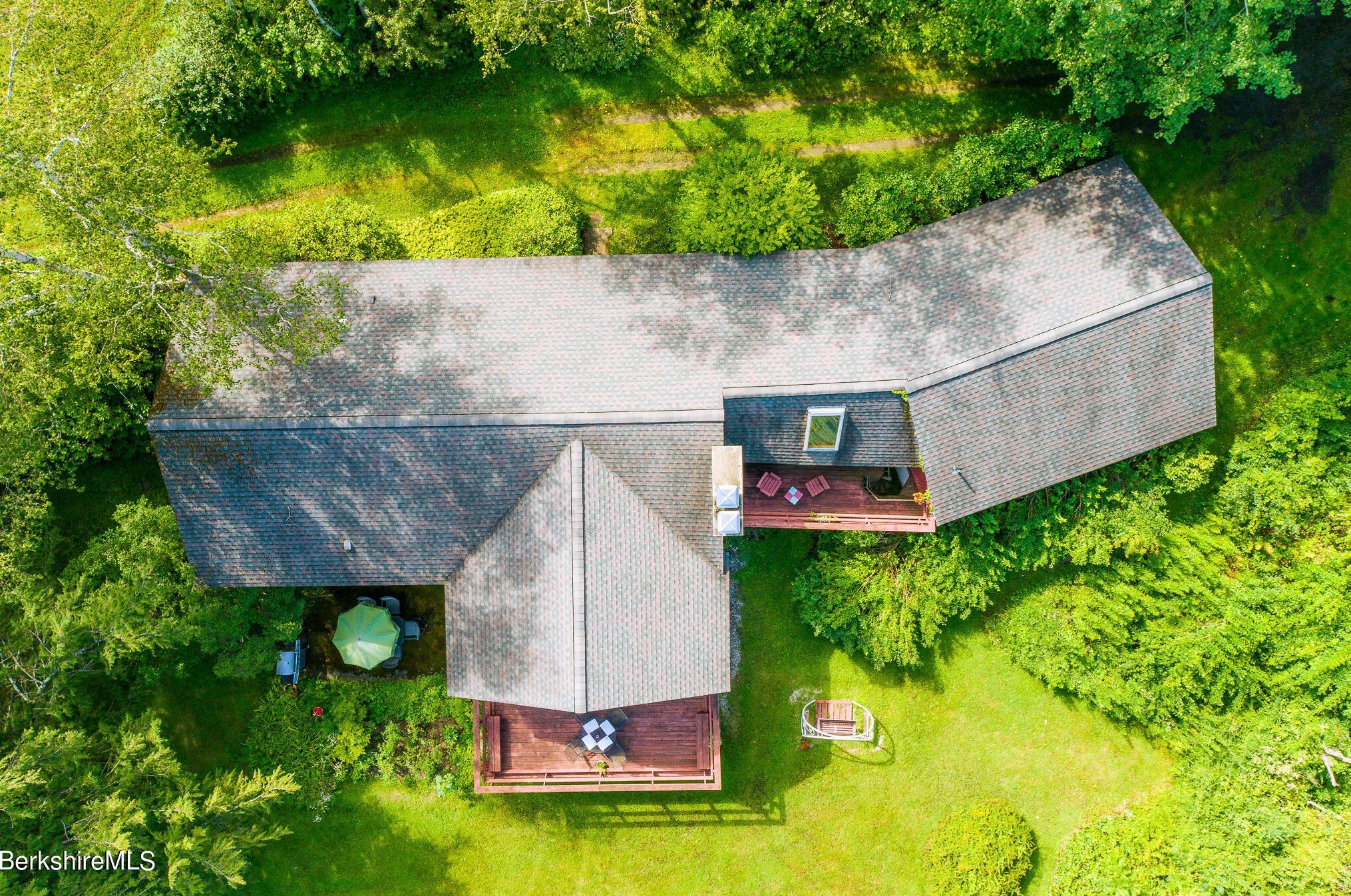 33 Birch Hl Rd, Alford MA 01266-9301 exterior