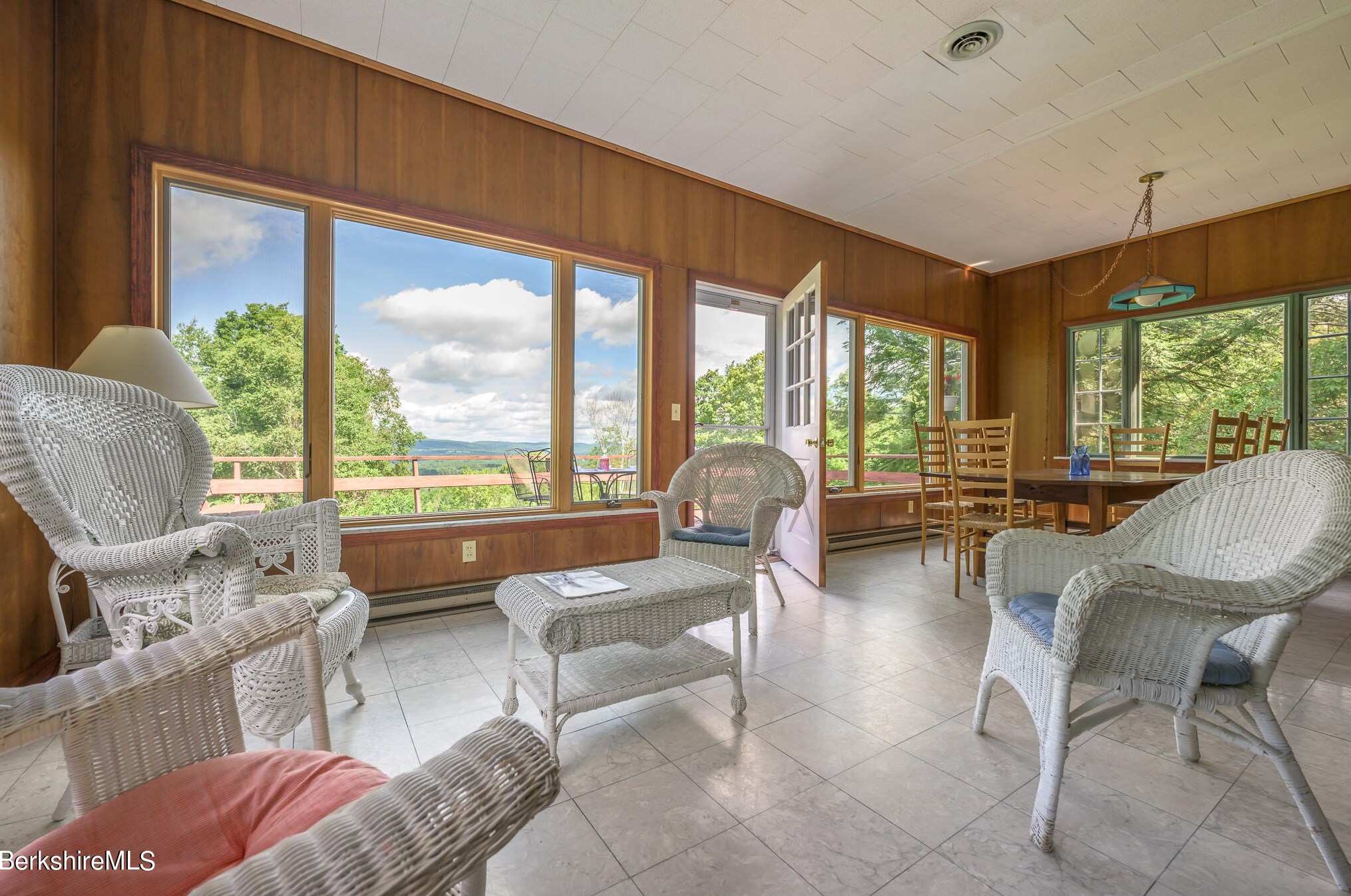 33 Birch Hl Rd, Alford MA 01266-9301 exterior