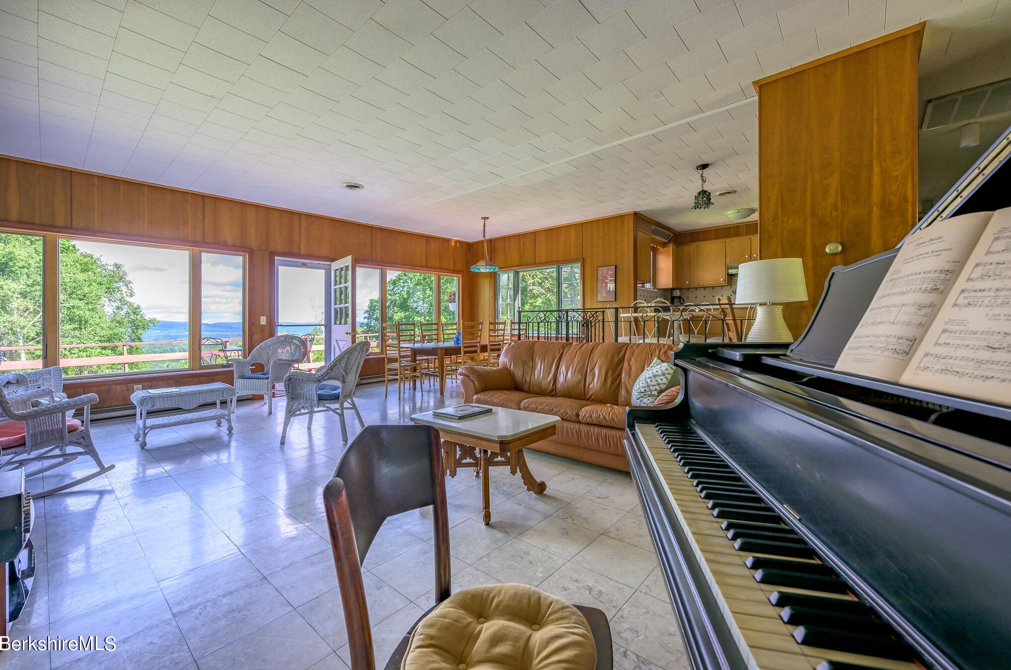 33 Birch Hl Rd, Alford MA 01266-9301 exterior