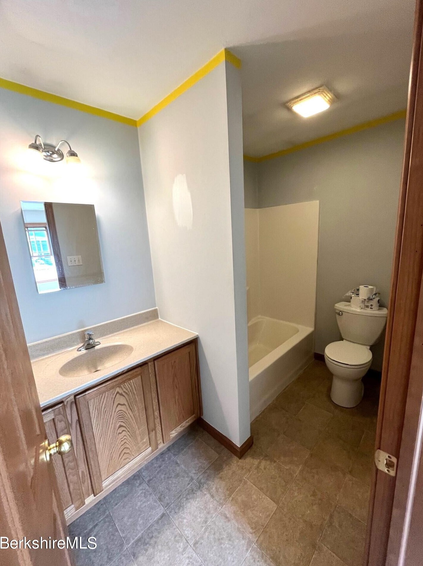 75 Clarendon St, Pittsfield MA 01201-2512 exterior